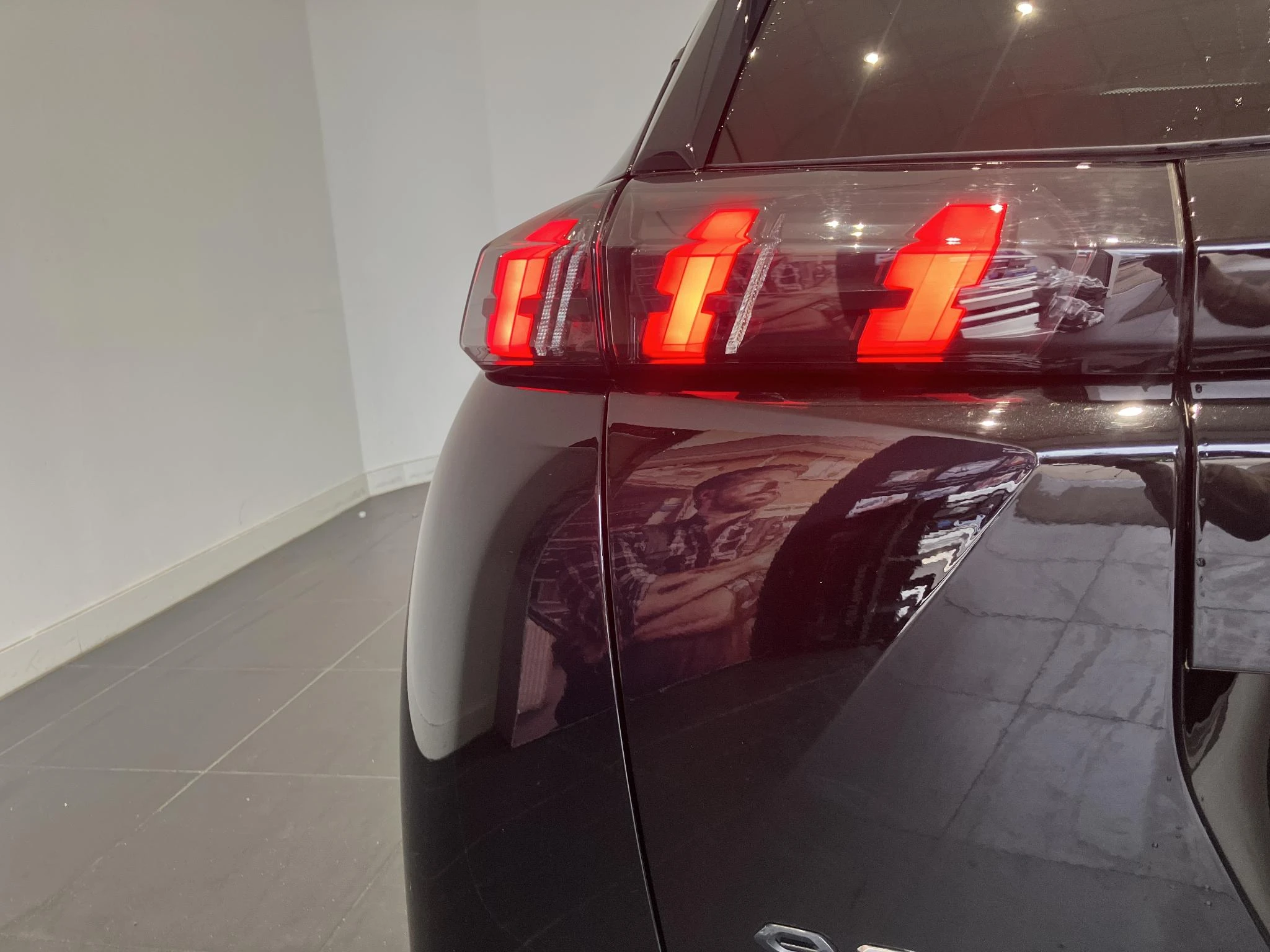 Peugeot-e-2008-image-10