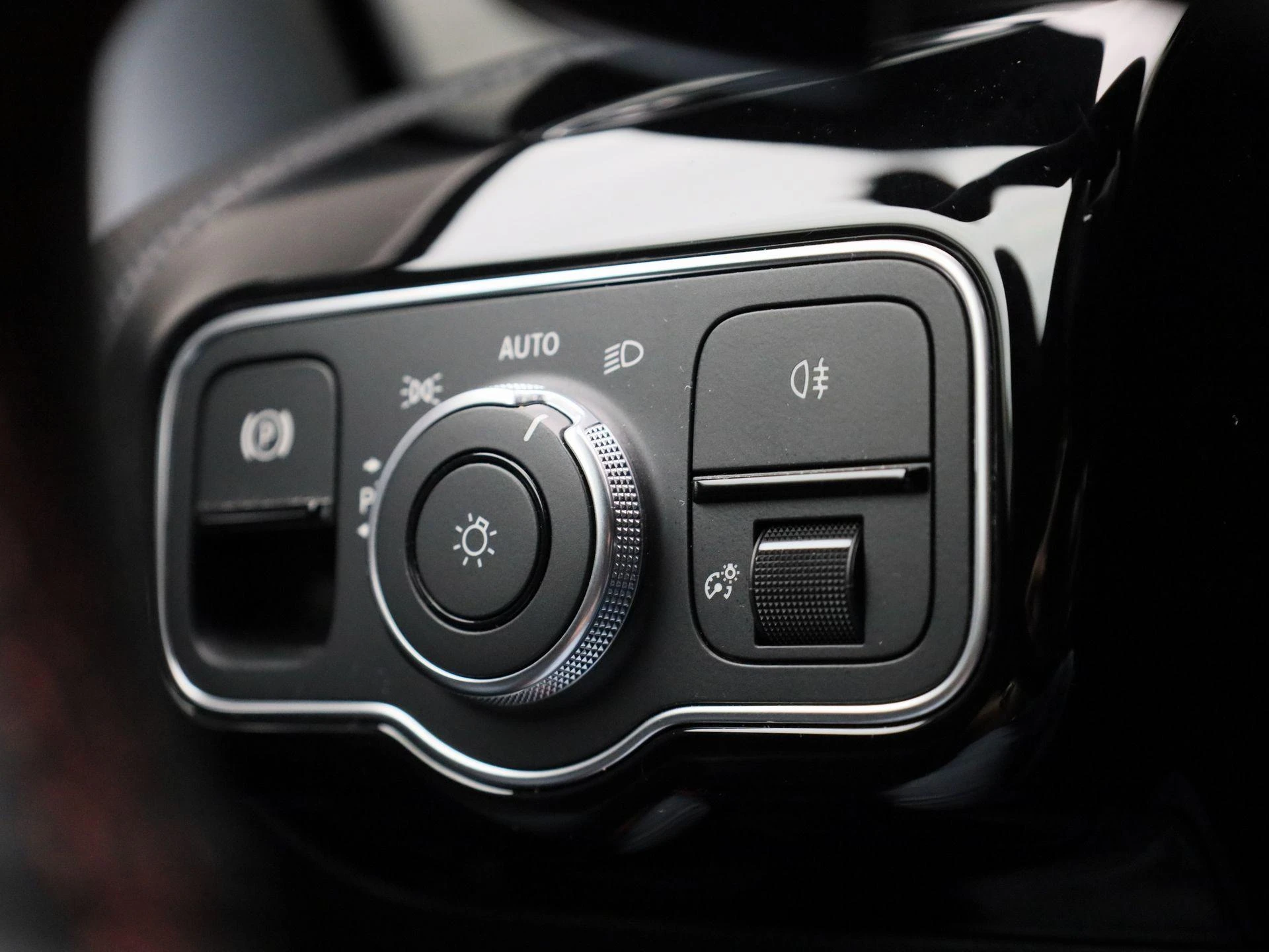 Mercedes-Benz-CLA-image-19