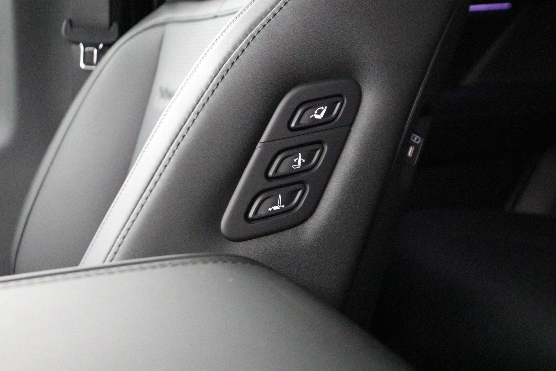 Hyundai-Santa Fe-image-73