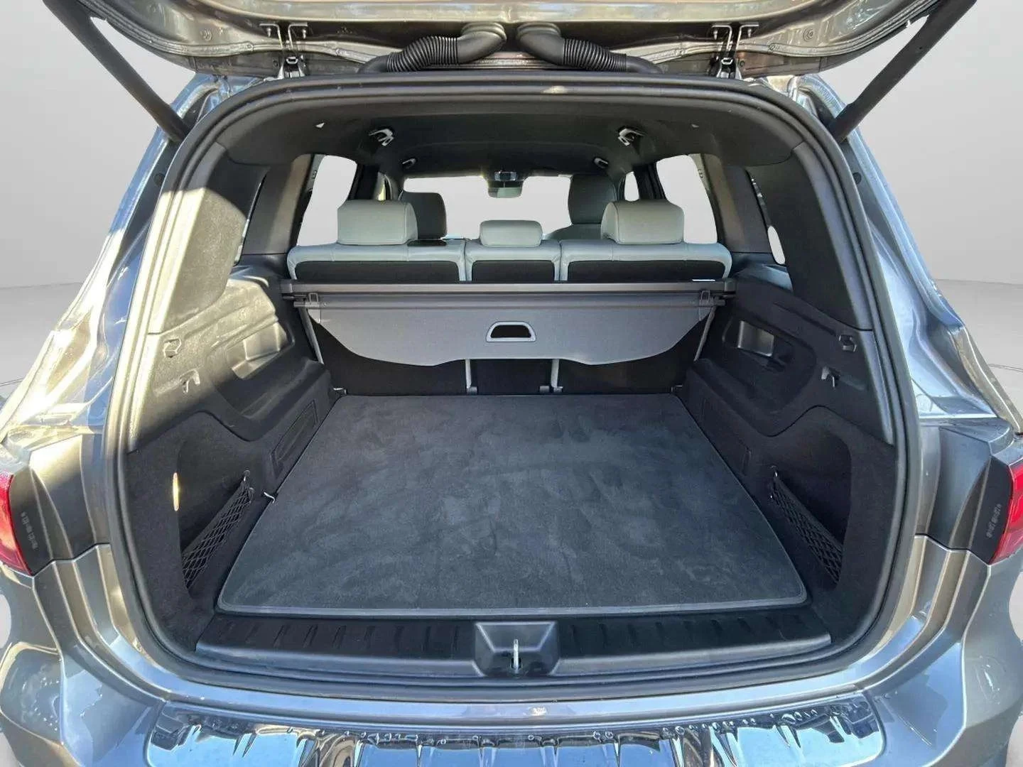 Mercedes-Benz-EQB-image-22