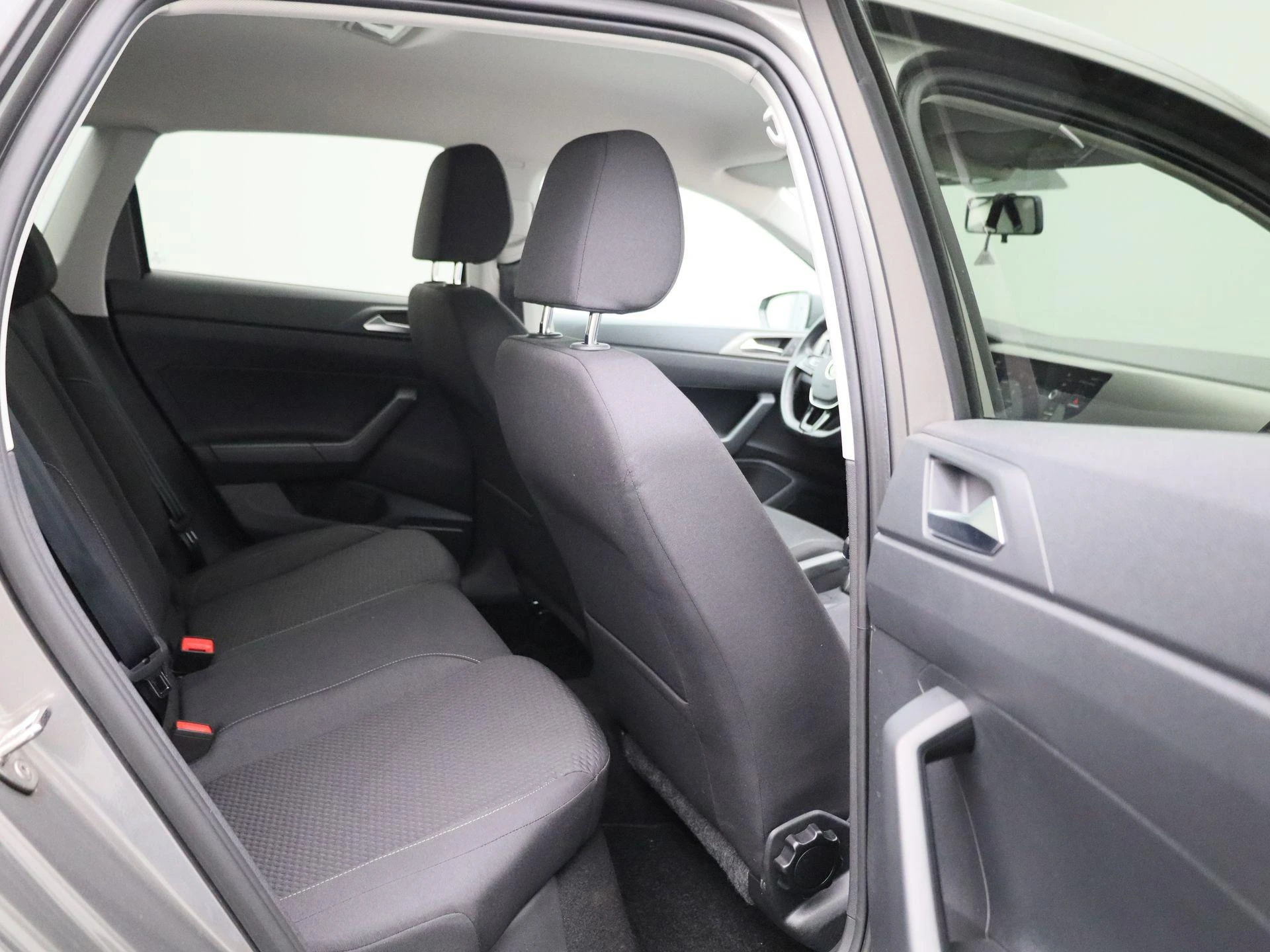 Volkswagen-Polo-image-33
