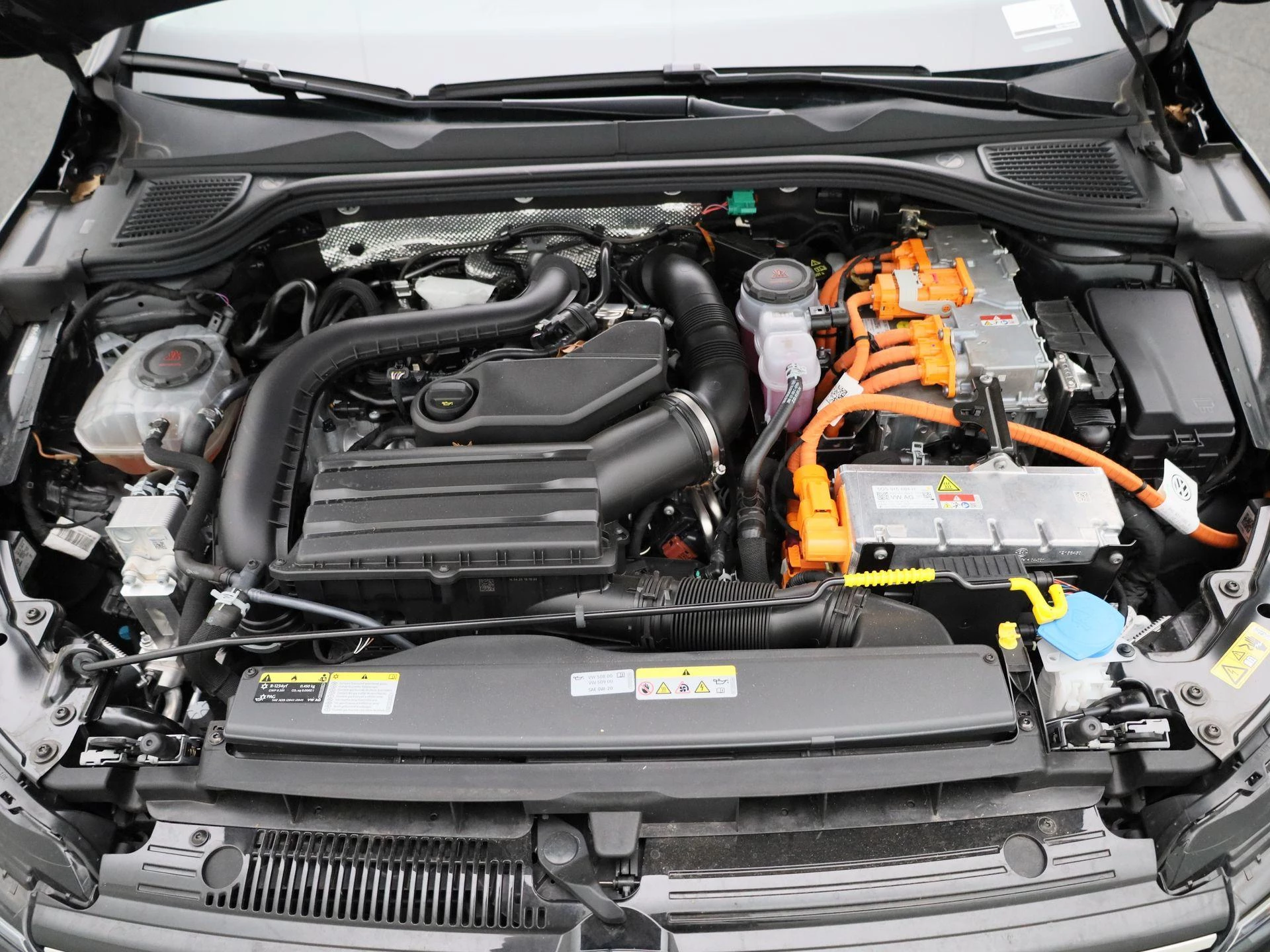 Volkswagen-Golf-image-28