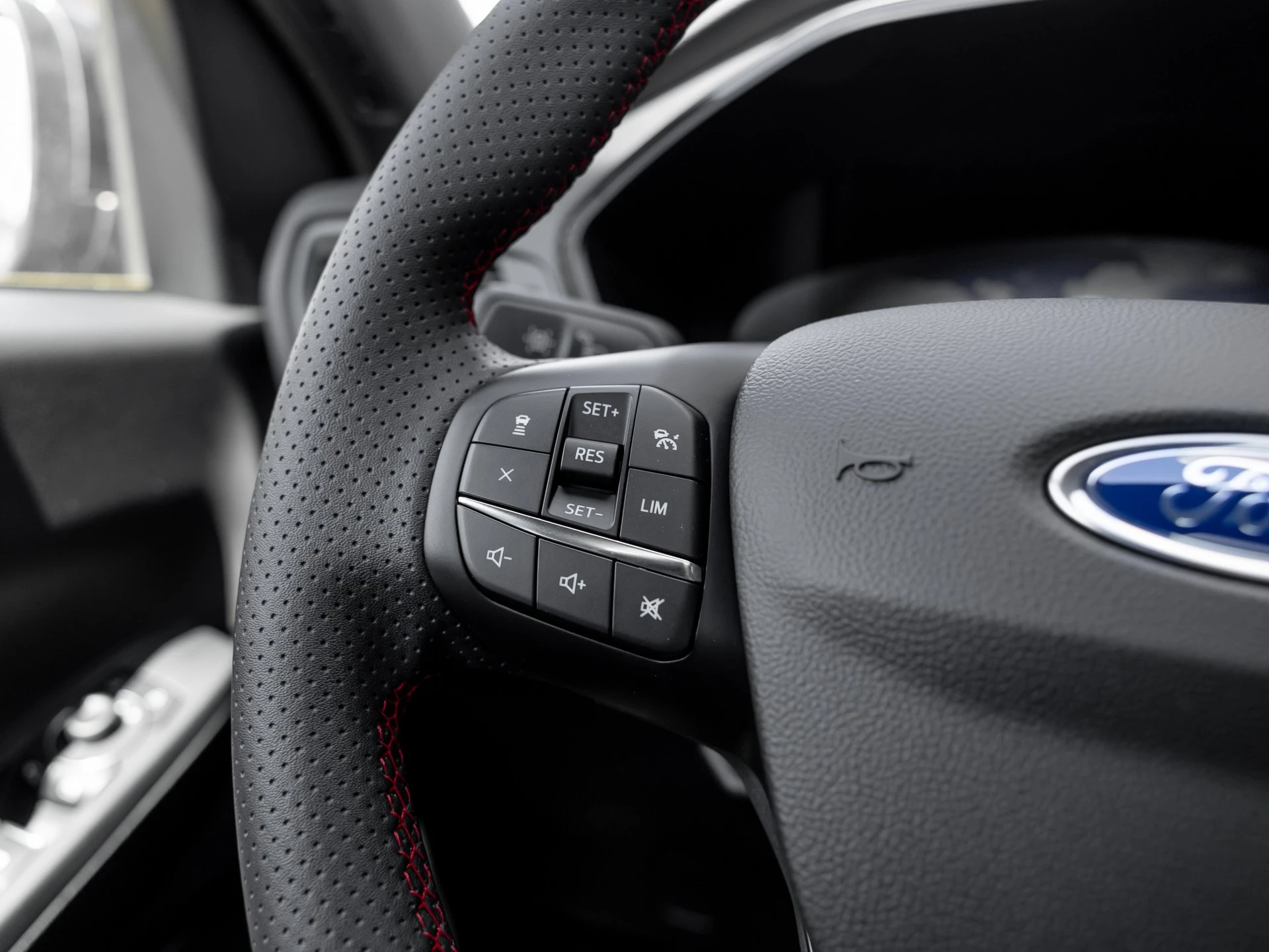 Ford Kuga ST-Line X*PANO*AHK*KAM*ACC*NAVI*SOUND-SYS.