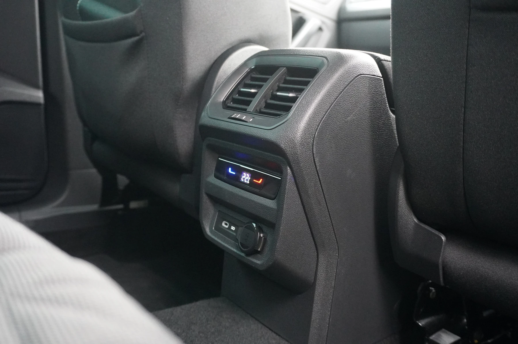 Volkswagen-Tiguan-image-11
