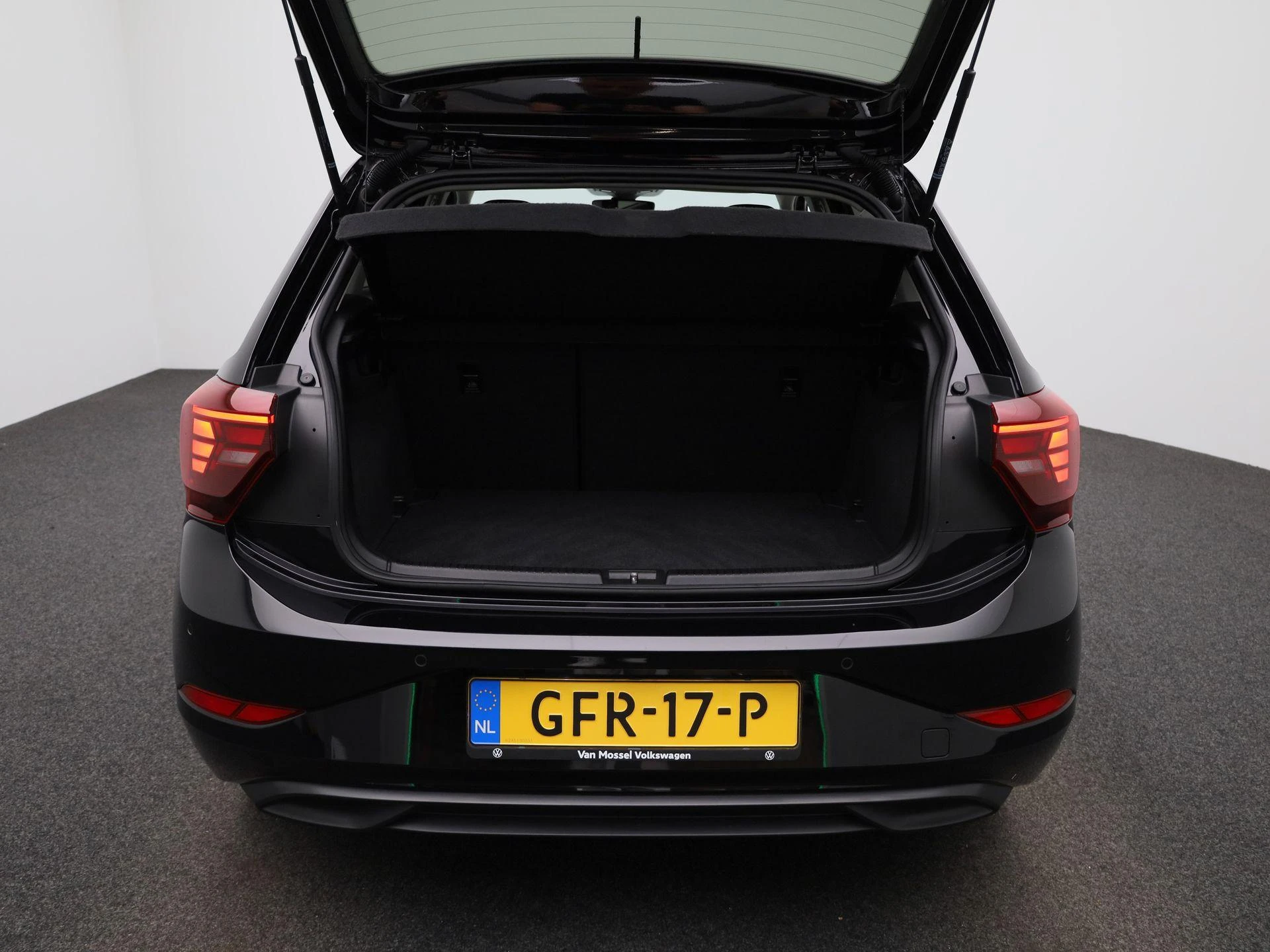 Volkswagen-Polo-image-12