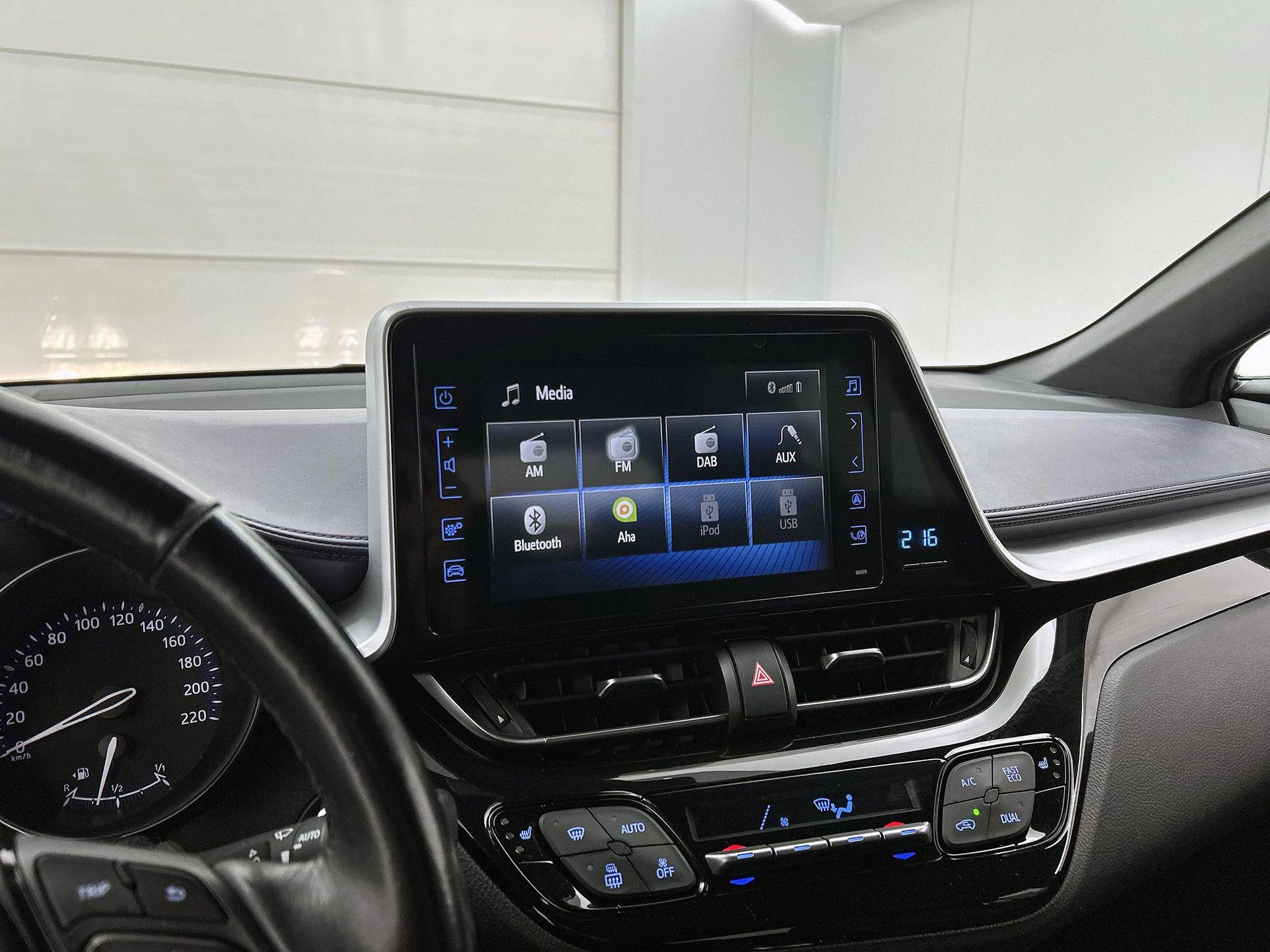Toyota-C-HR-image-12