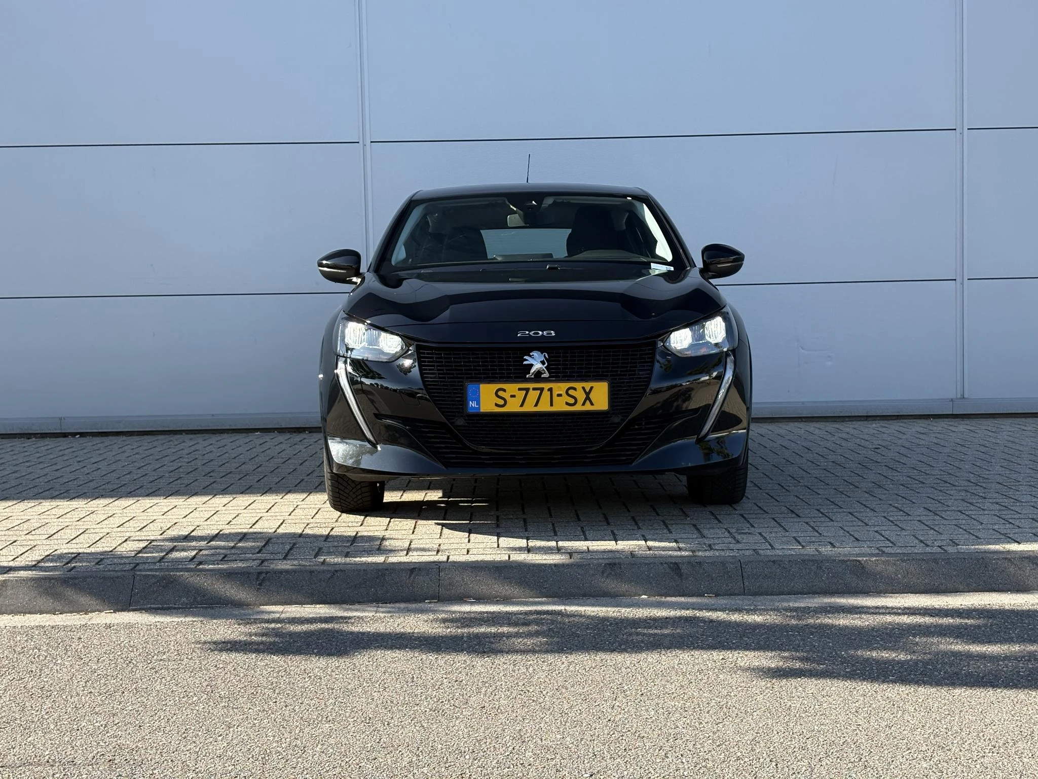 Peugeot-e-208-image-8