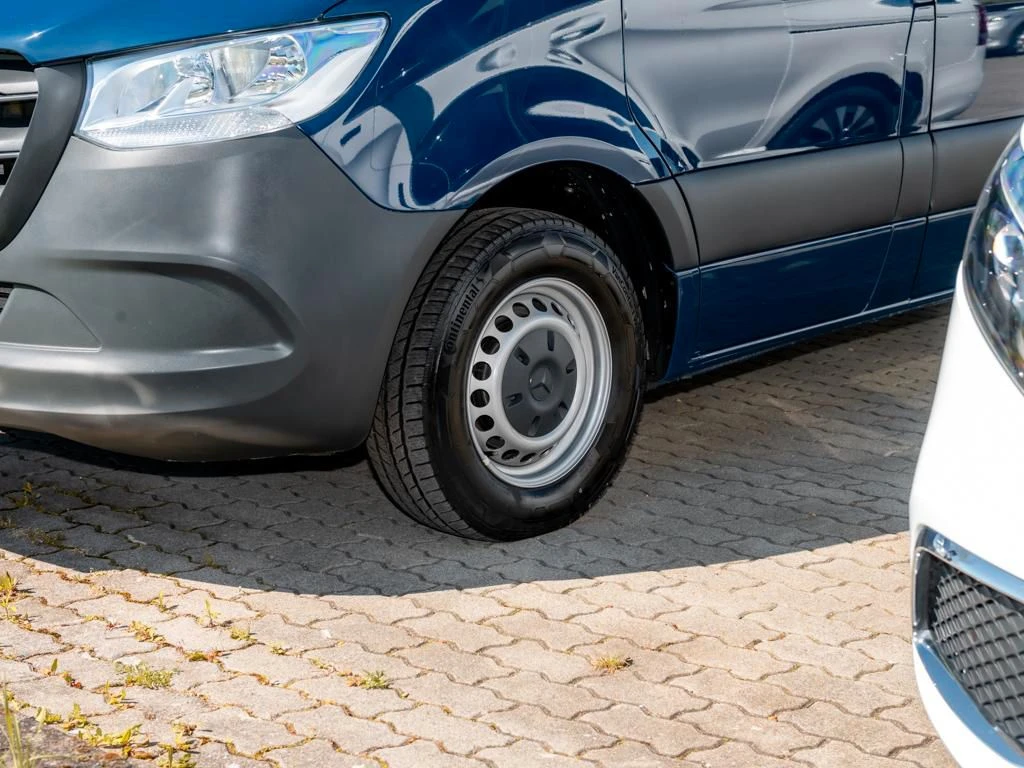 Mercedes-Benz-Sprinter 215-image-6