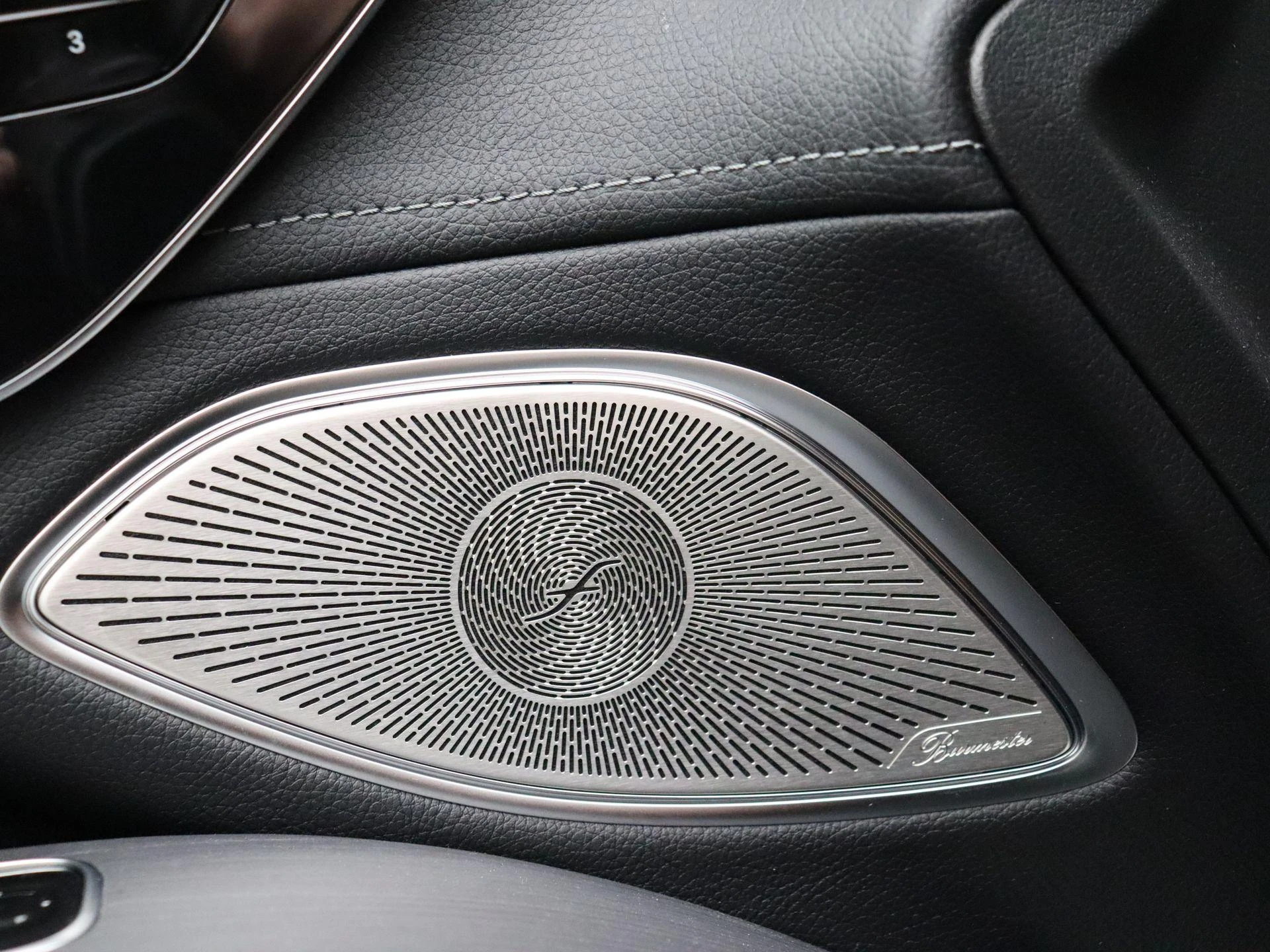 Mercedes-Benz-EQS-image-8