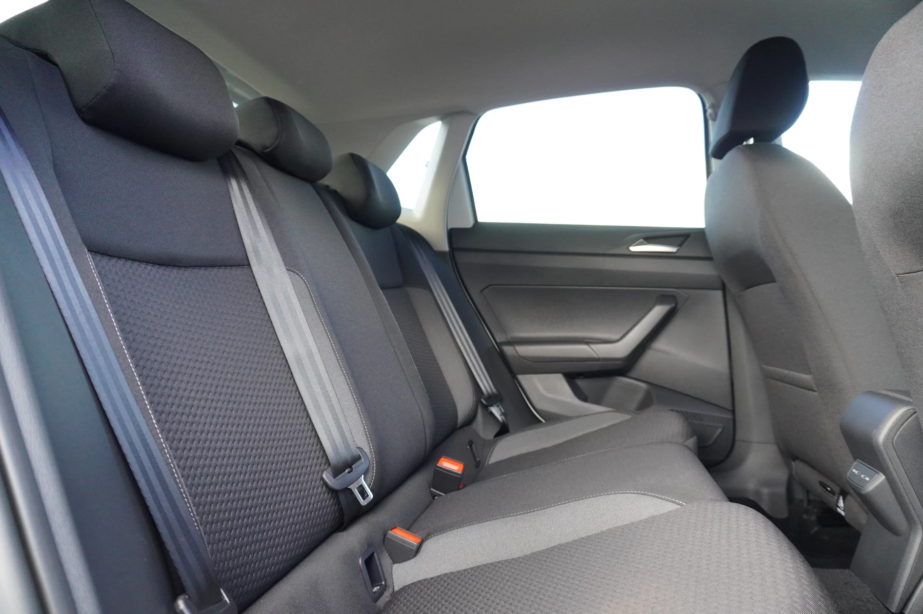 Volkswagen-Polo-image-12