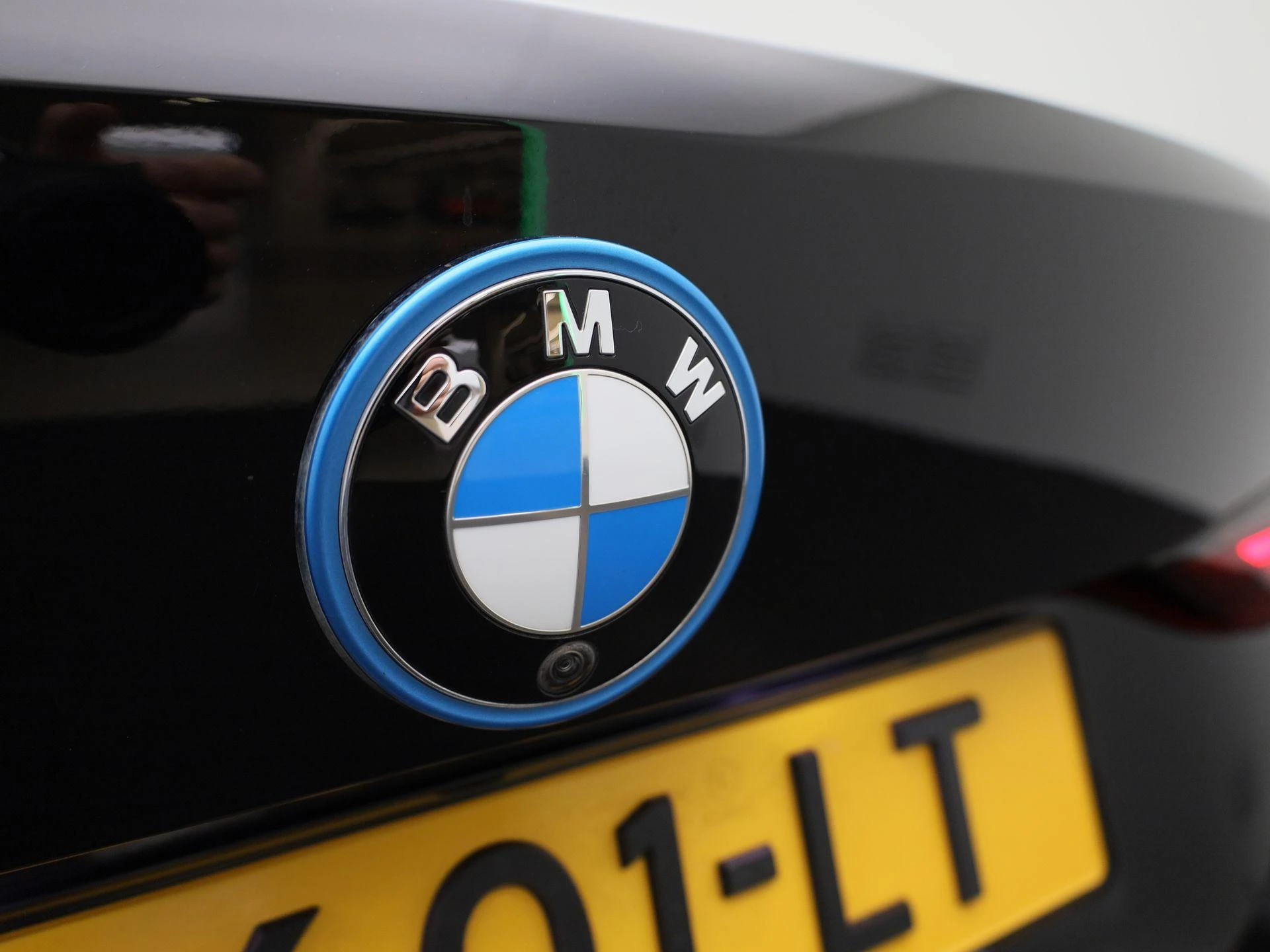 BMW-i4-image-40