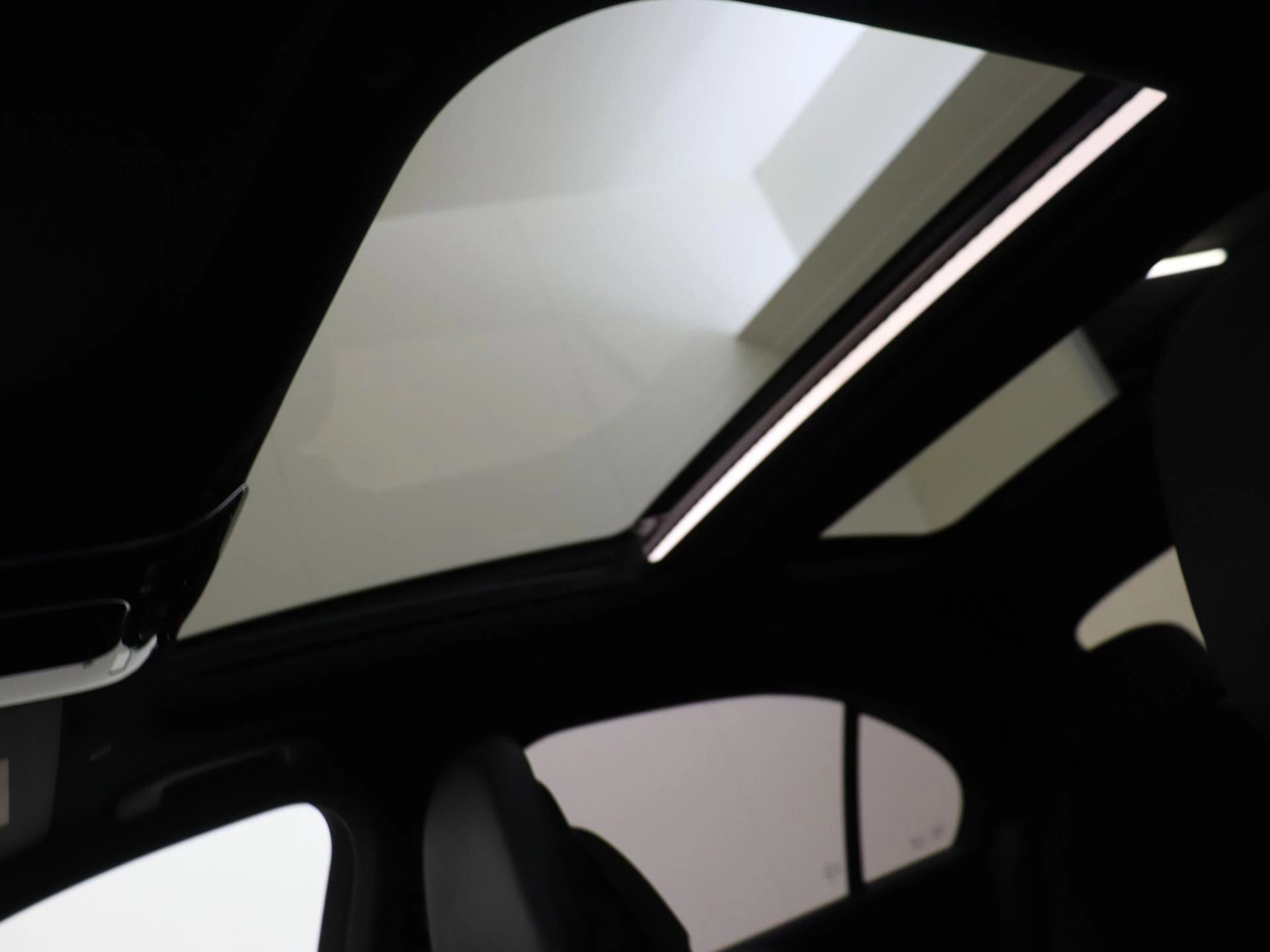 Mercedes-Benz-C-Klasse-image-26