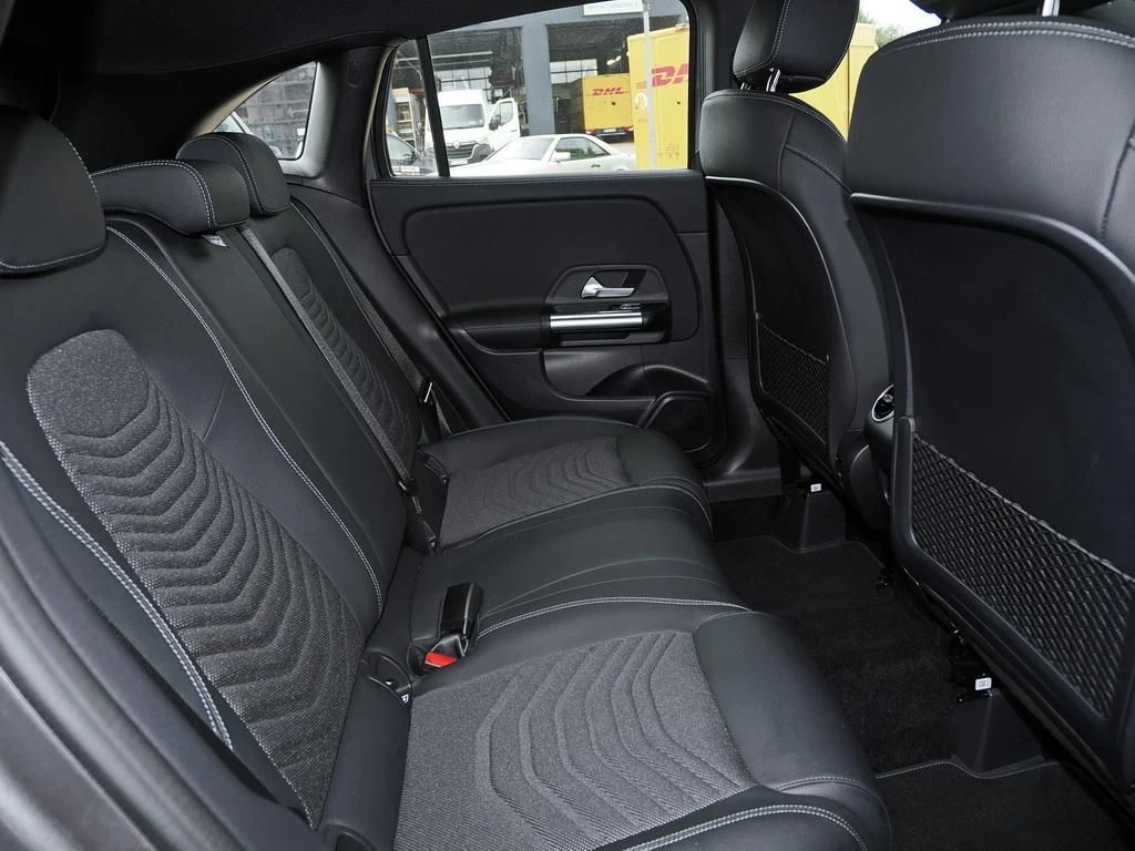Mercedes-Benz-GLA 200 d-image-14