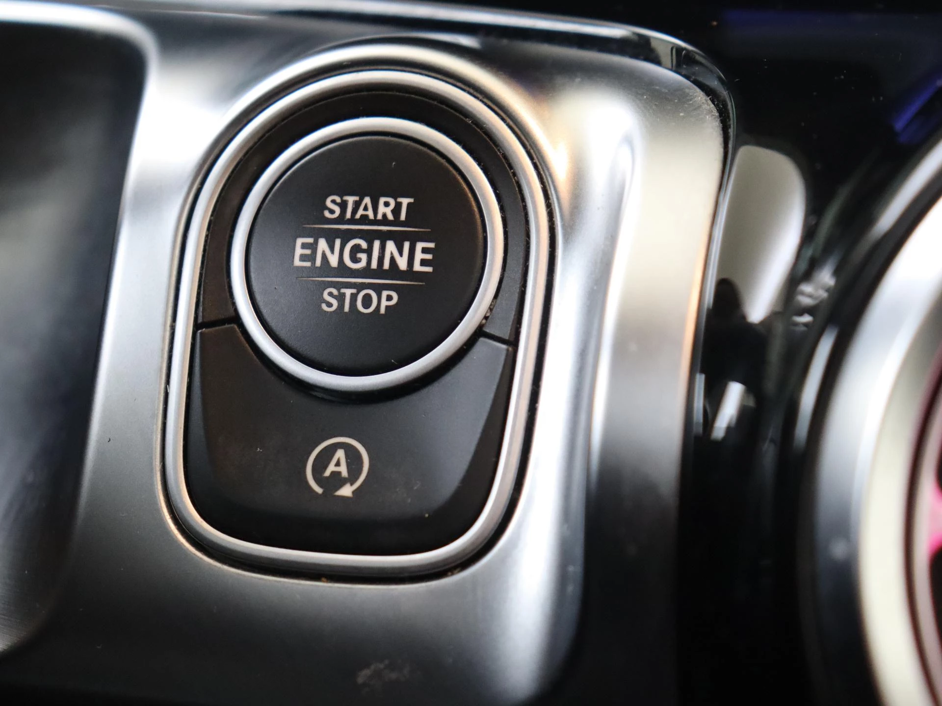 Mercedes-Benz-GLB-image-21