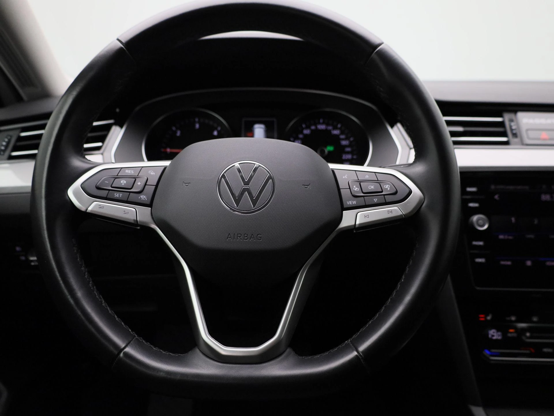 Volkswagen-Passat-image-6