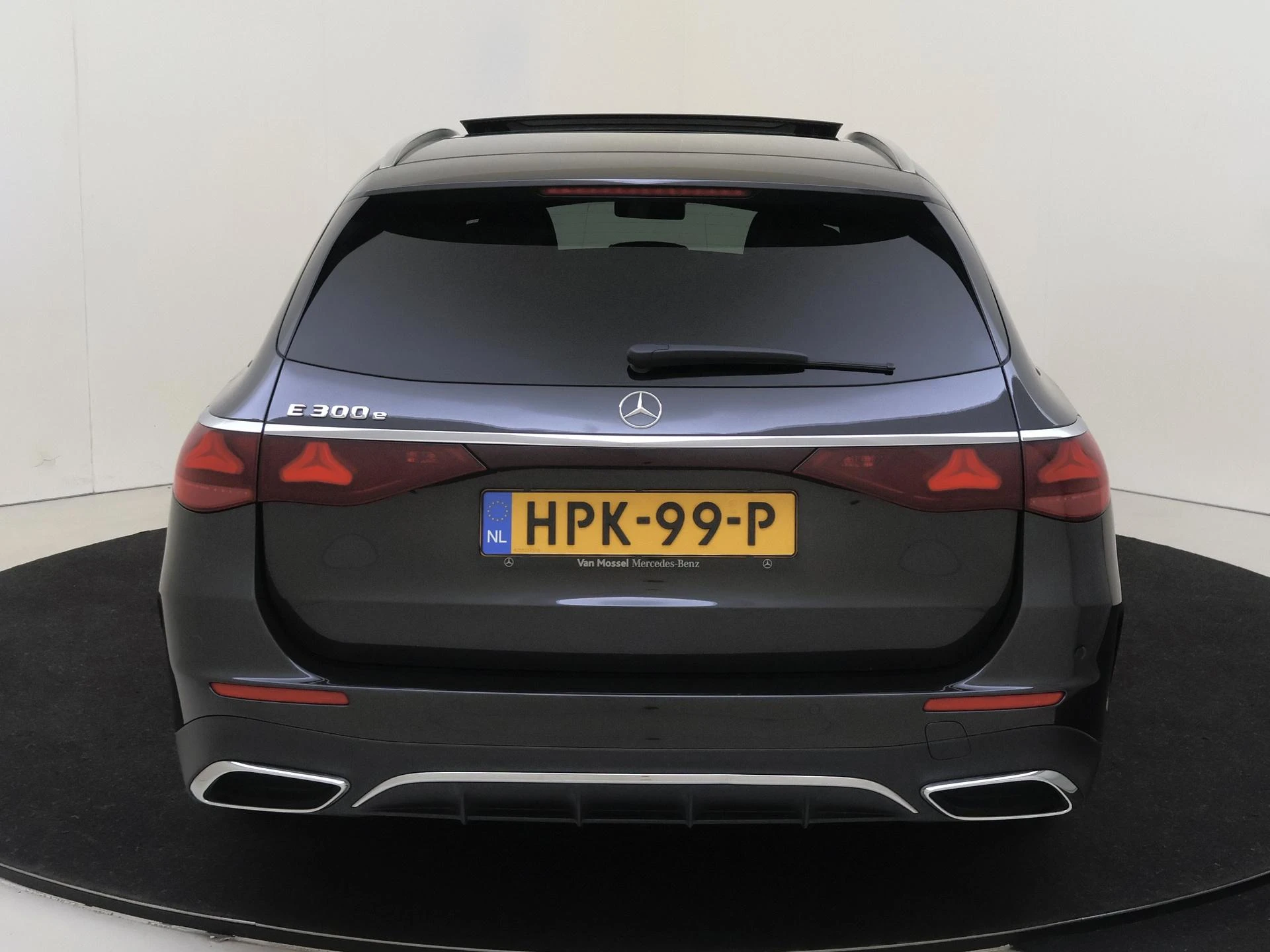 Mercedes-Benz-E-Klasse-image-6