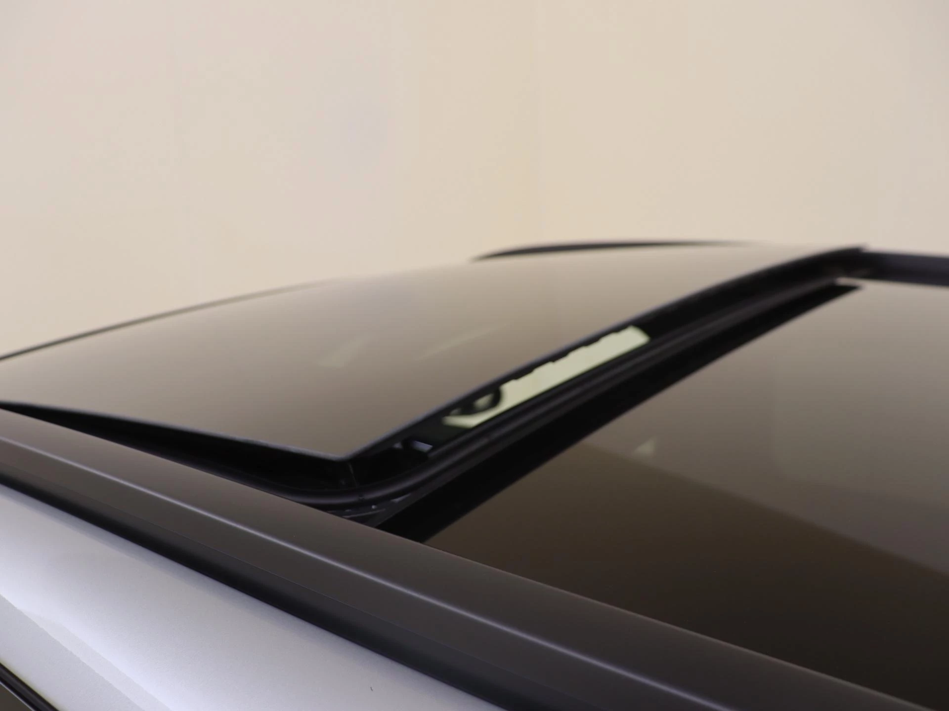 Mercedes-Benz-GLC-image-26