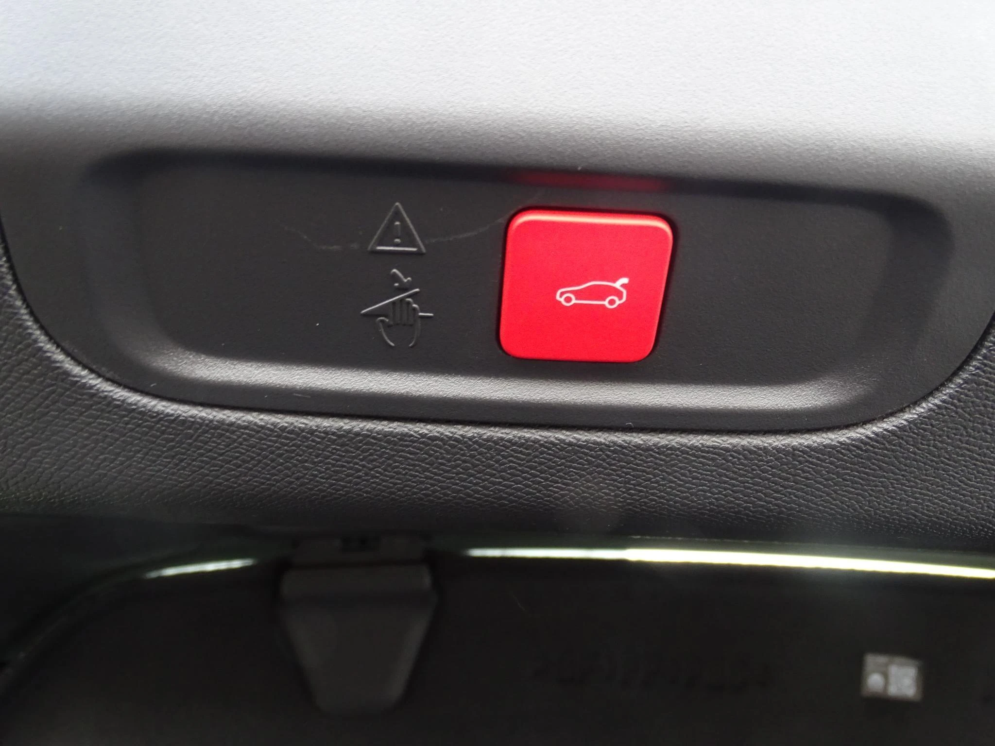 Peugeot-408-image-12