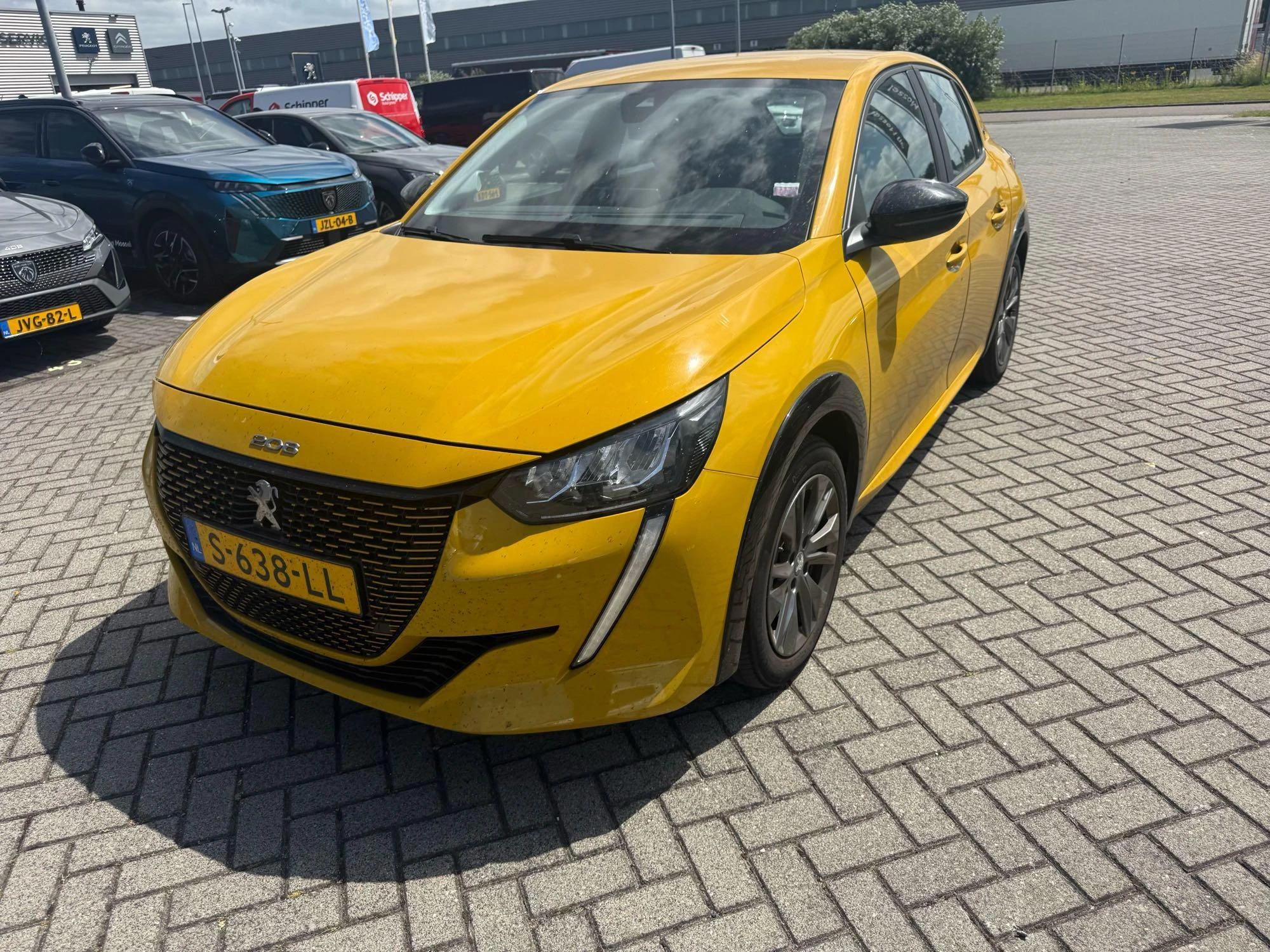 Peugeot-e-208-image-1