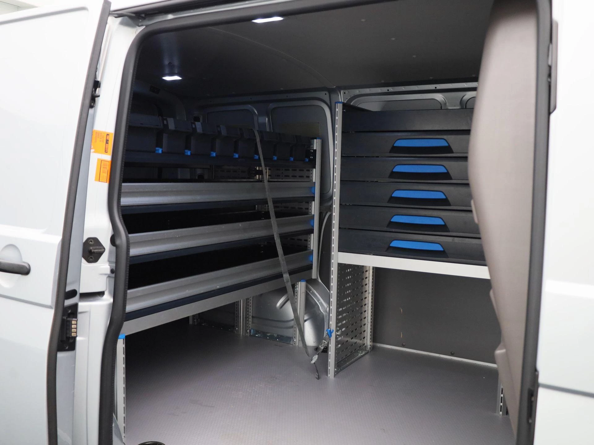 Volkswagen-Transporter-image-12