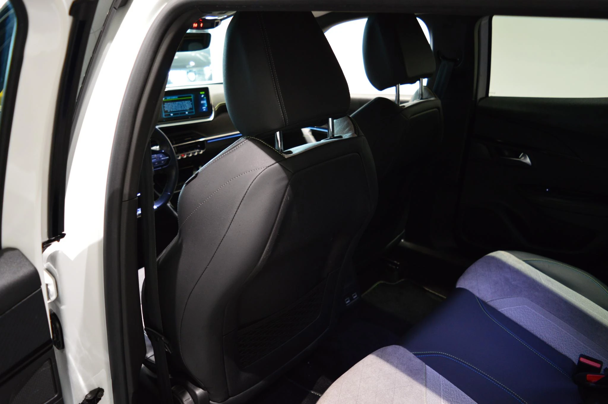 Peugeot-e-2008-image-10