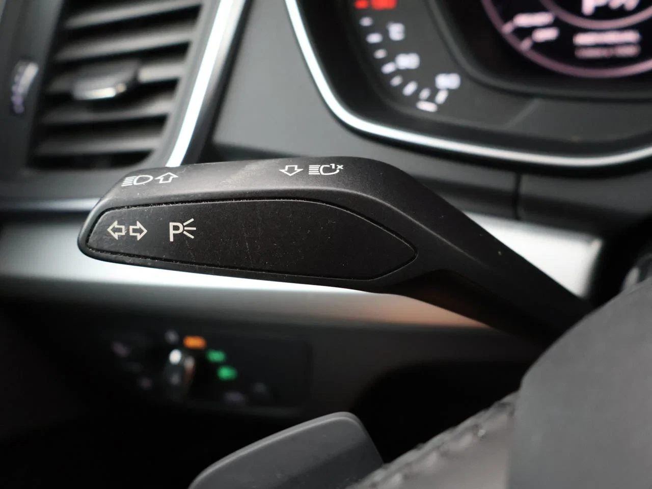 Audi Q5 Dsl Q5 35TDi Business Edition 163PK *AUTOMAAT*TREKHAAK*LEDER*CAMERA*CRUISE CONTROL*VIRTUAL COCKPIT*ZETELVERWARMING*...*