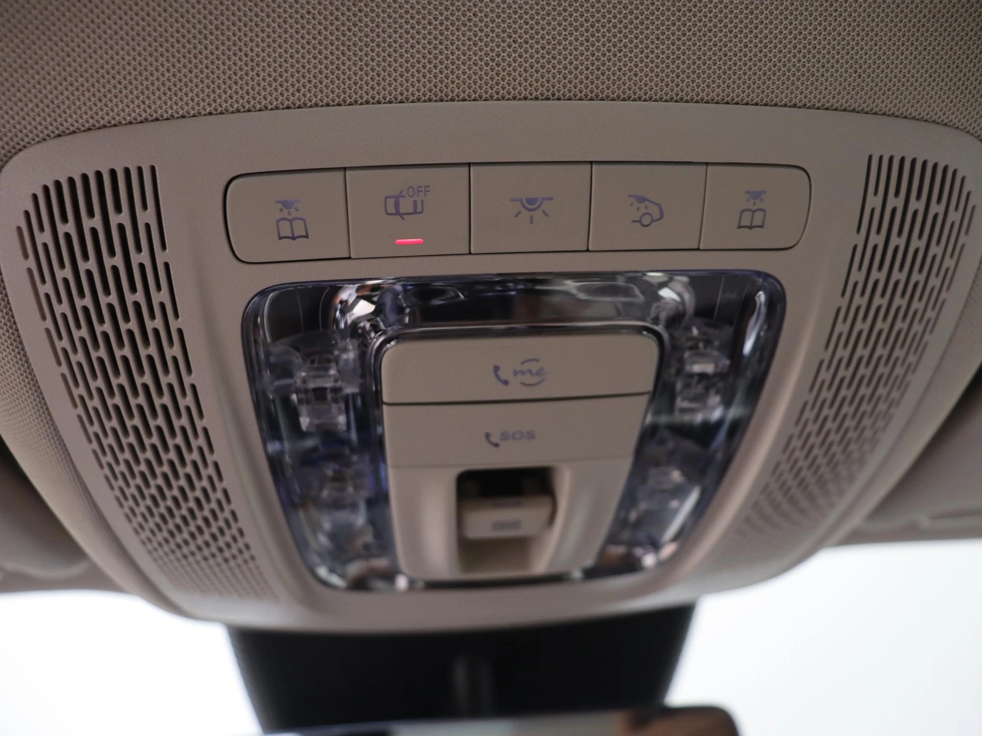 Mercedes-Benz-EQB-image-22
