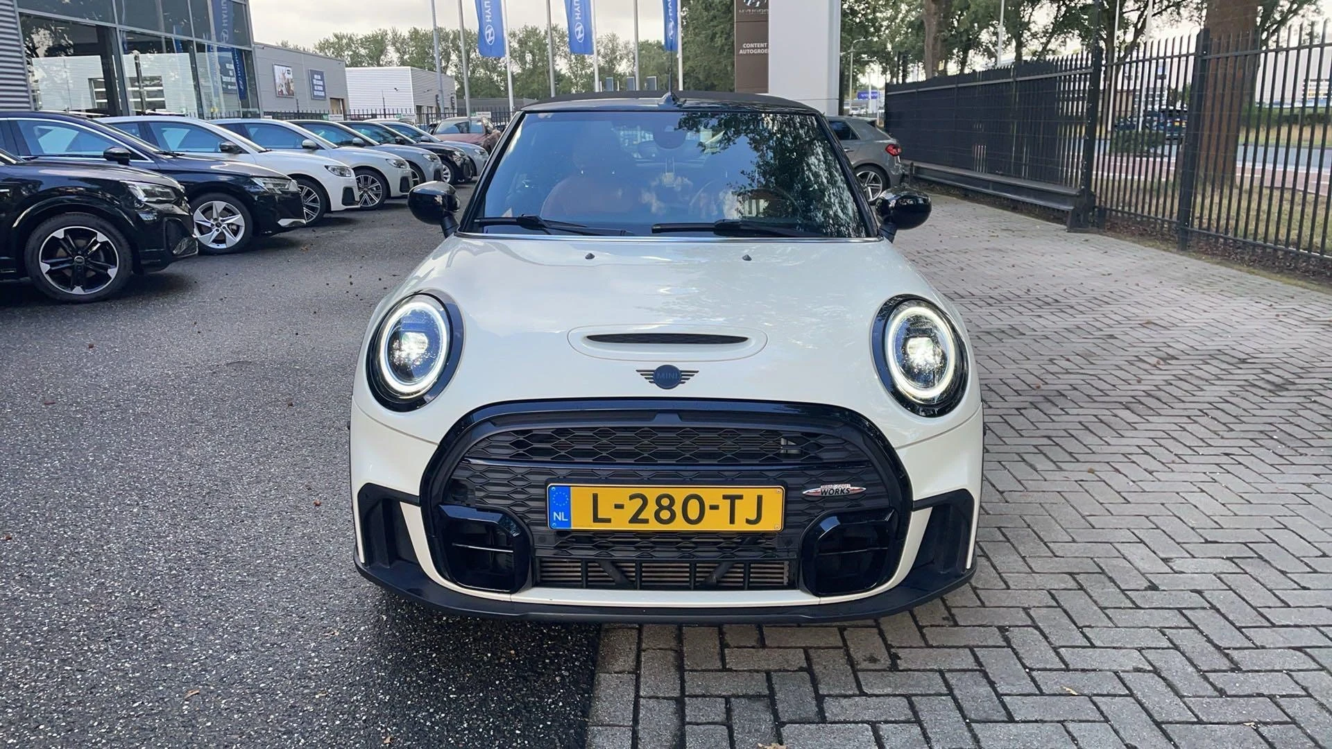 MINI-Cooper S Cabrio-image-1