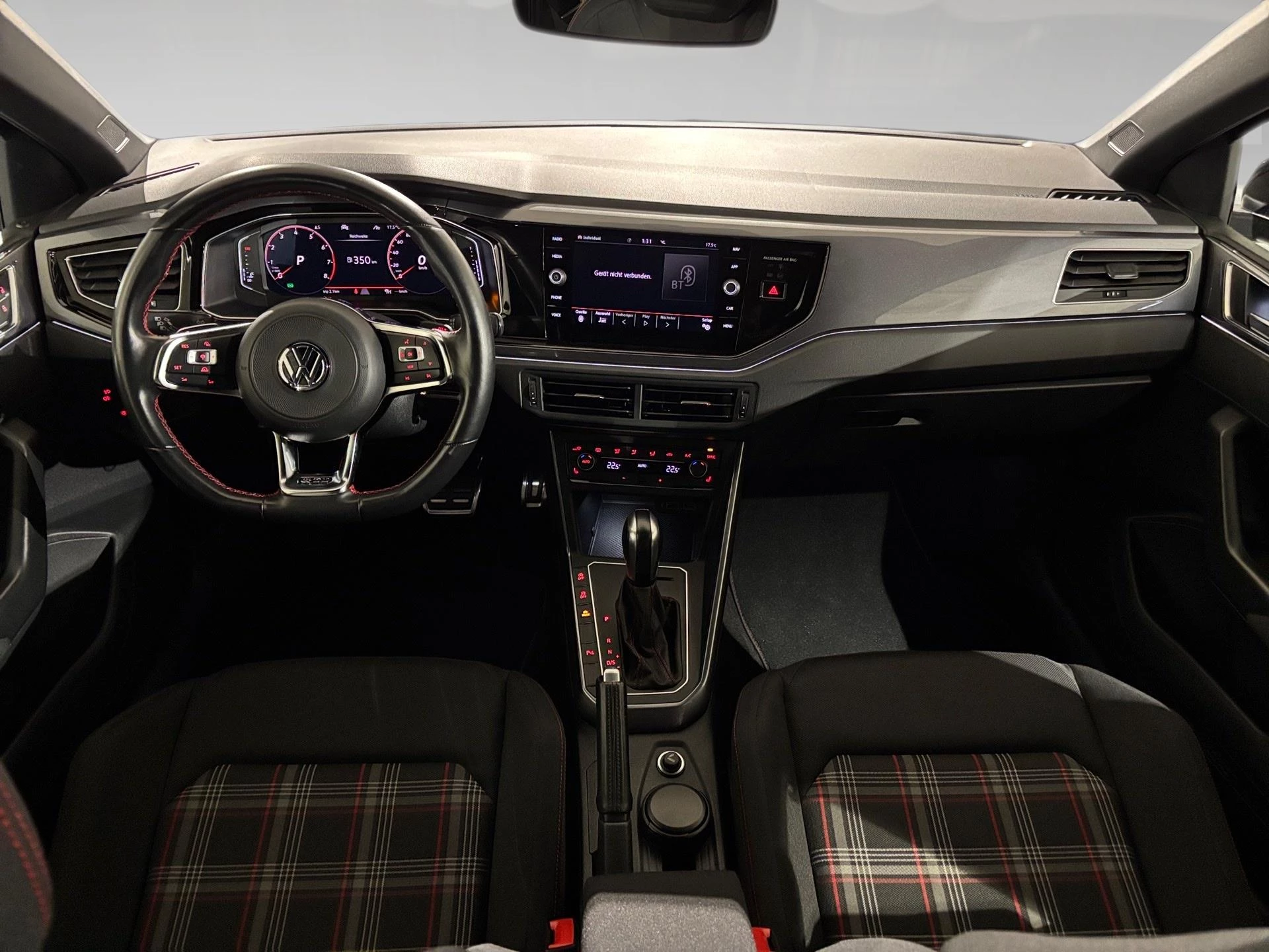 Volkswagen-Polo-image-2