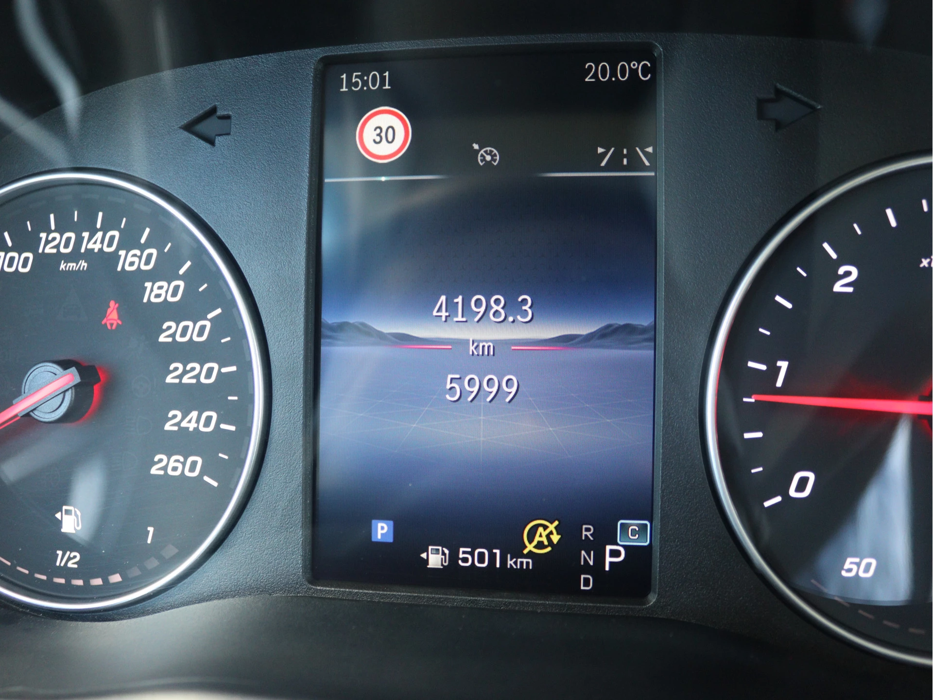 Mercedes-Benz-Vito-image-5