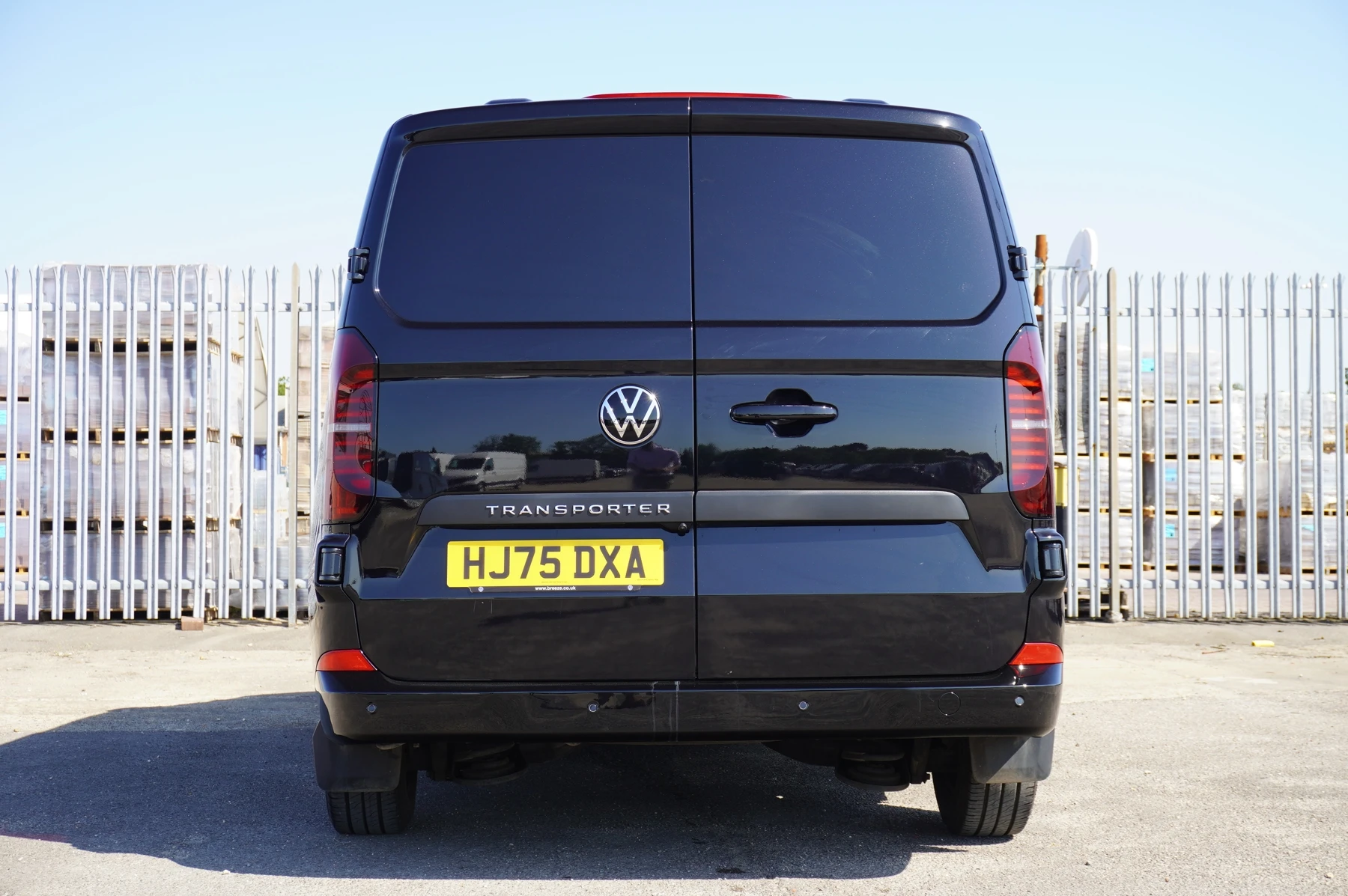 Volkswagen-Transporter-image-24