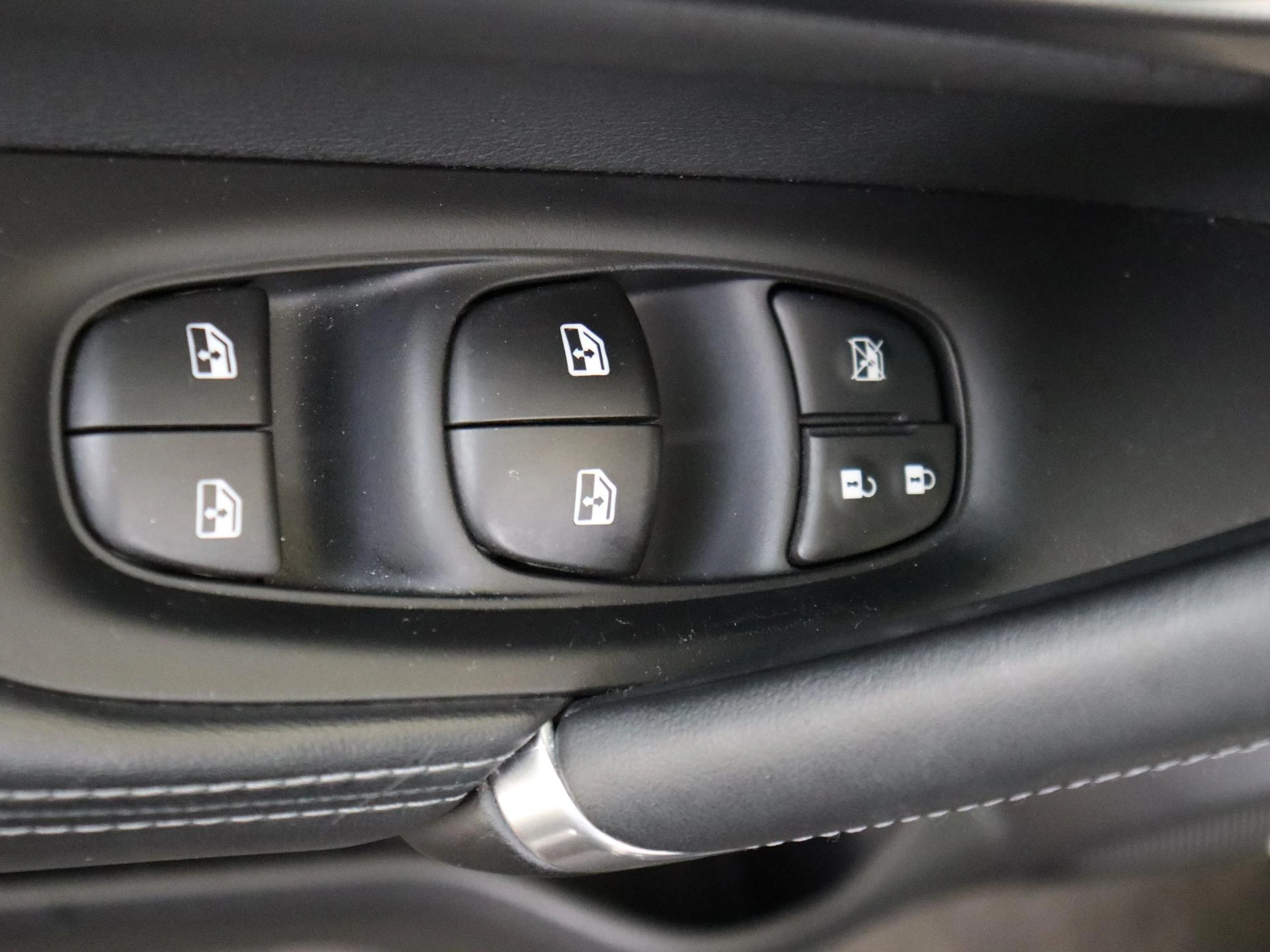 Nissan-QASHQAI-image-25