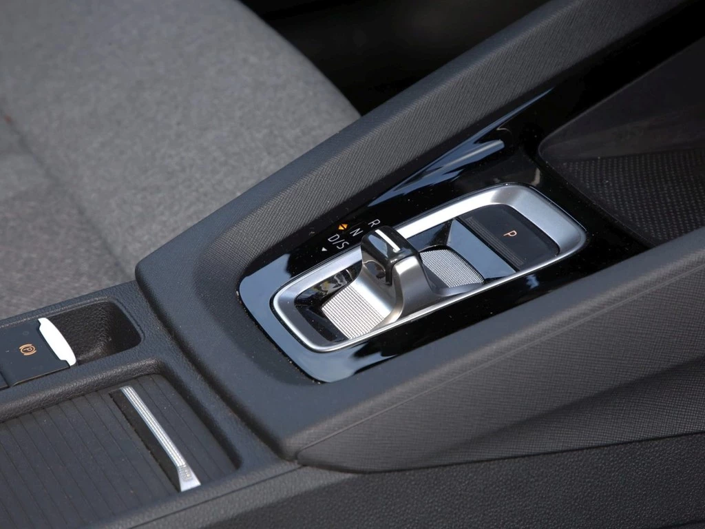 Škoda Octavia Combi 2.0 TDI DSG Selection '17 Pano LED MATRIX