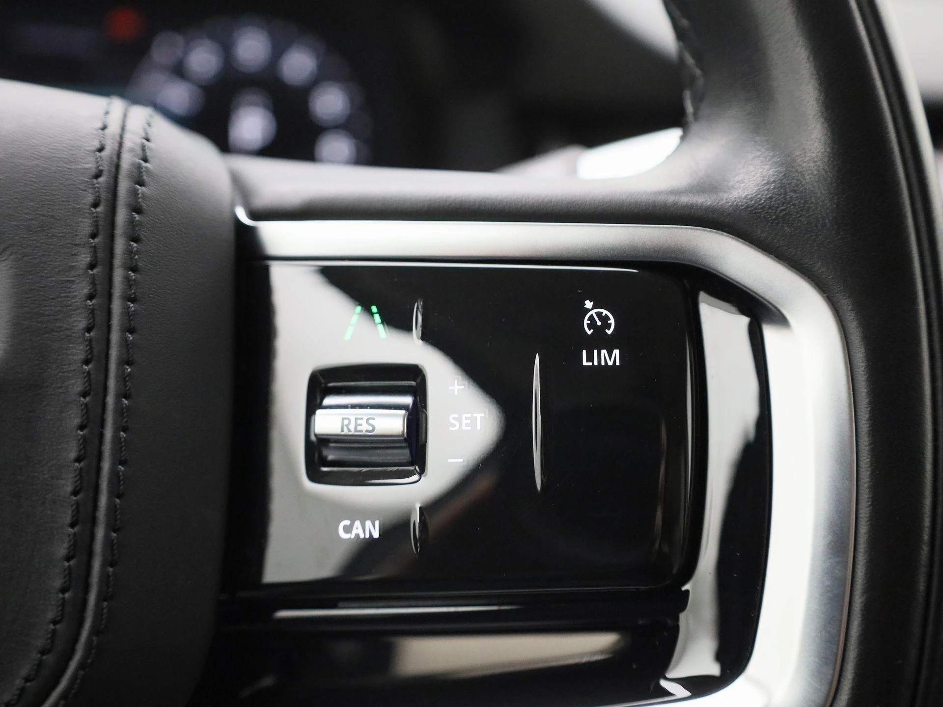 Land Rover-Discovery Sport-image-27