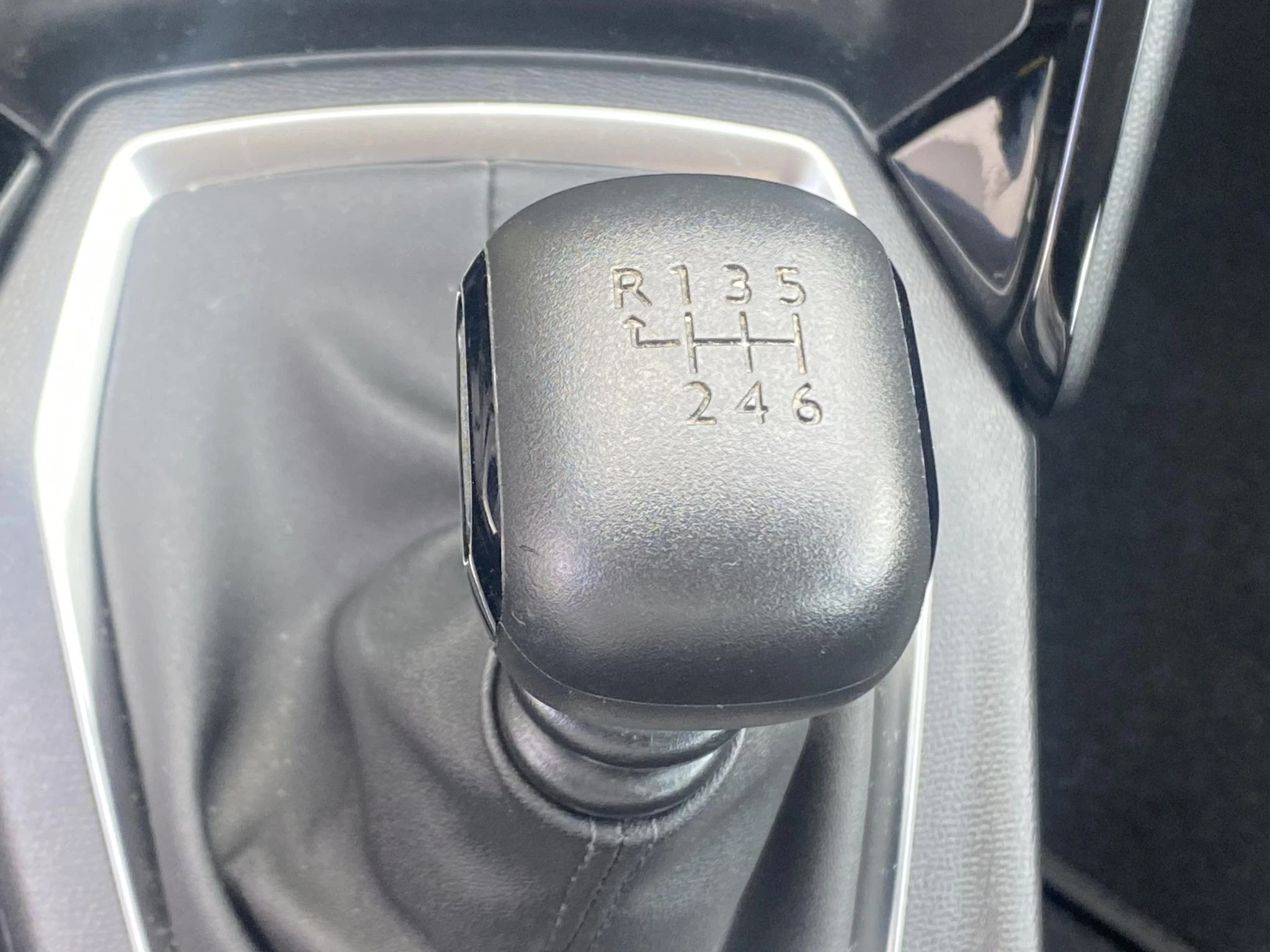 Peugeot-2008-image-17
