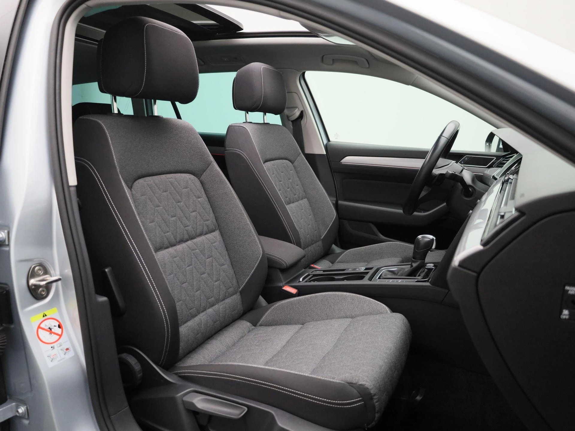 Volkswagen-Passat-image-30