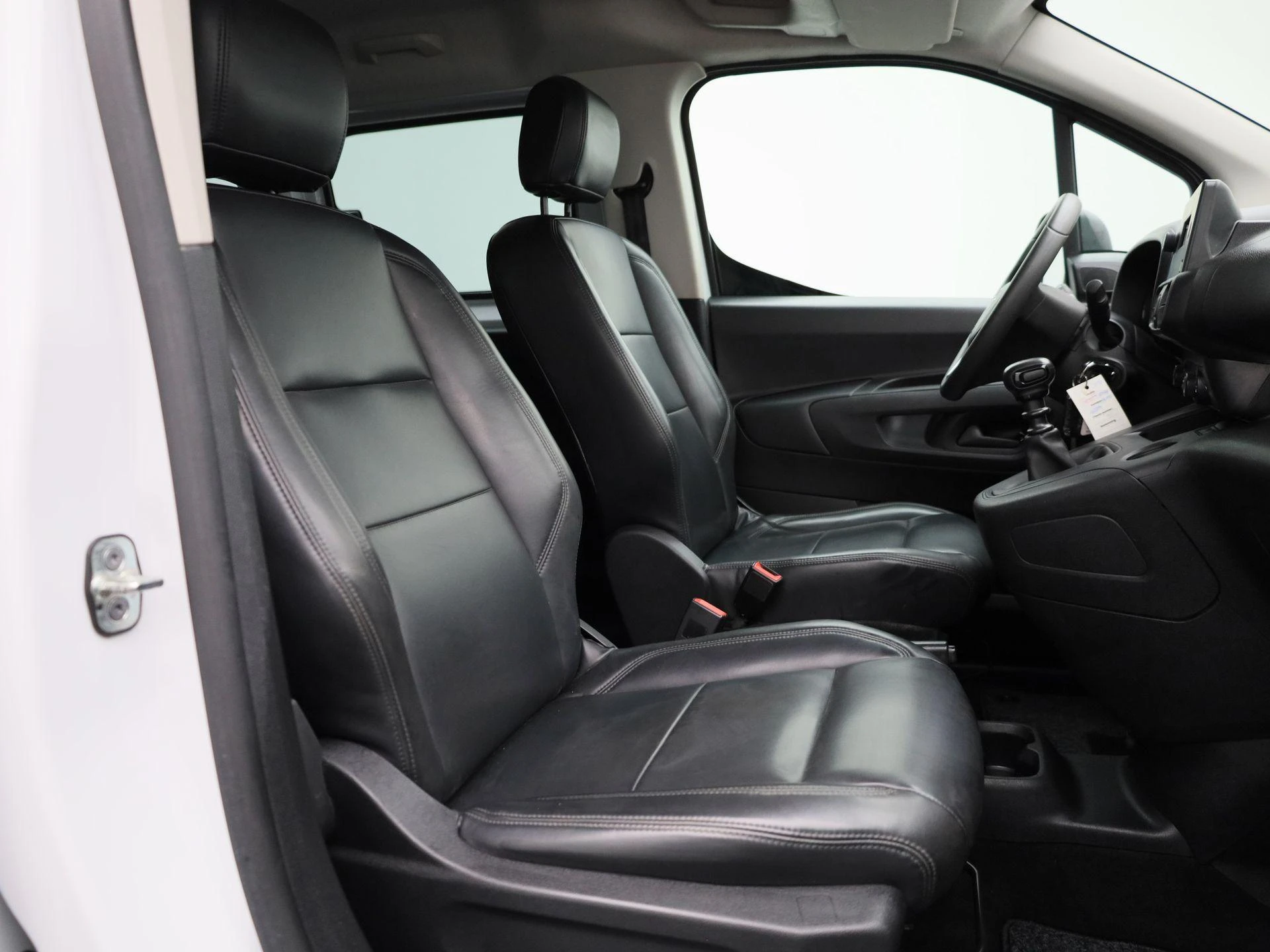 Opel-Combo Life-image-27