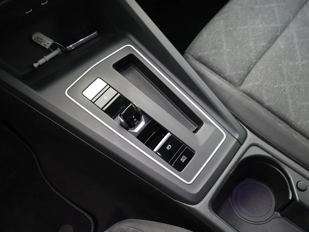 Volkswagen-Golf-image-15