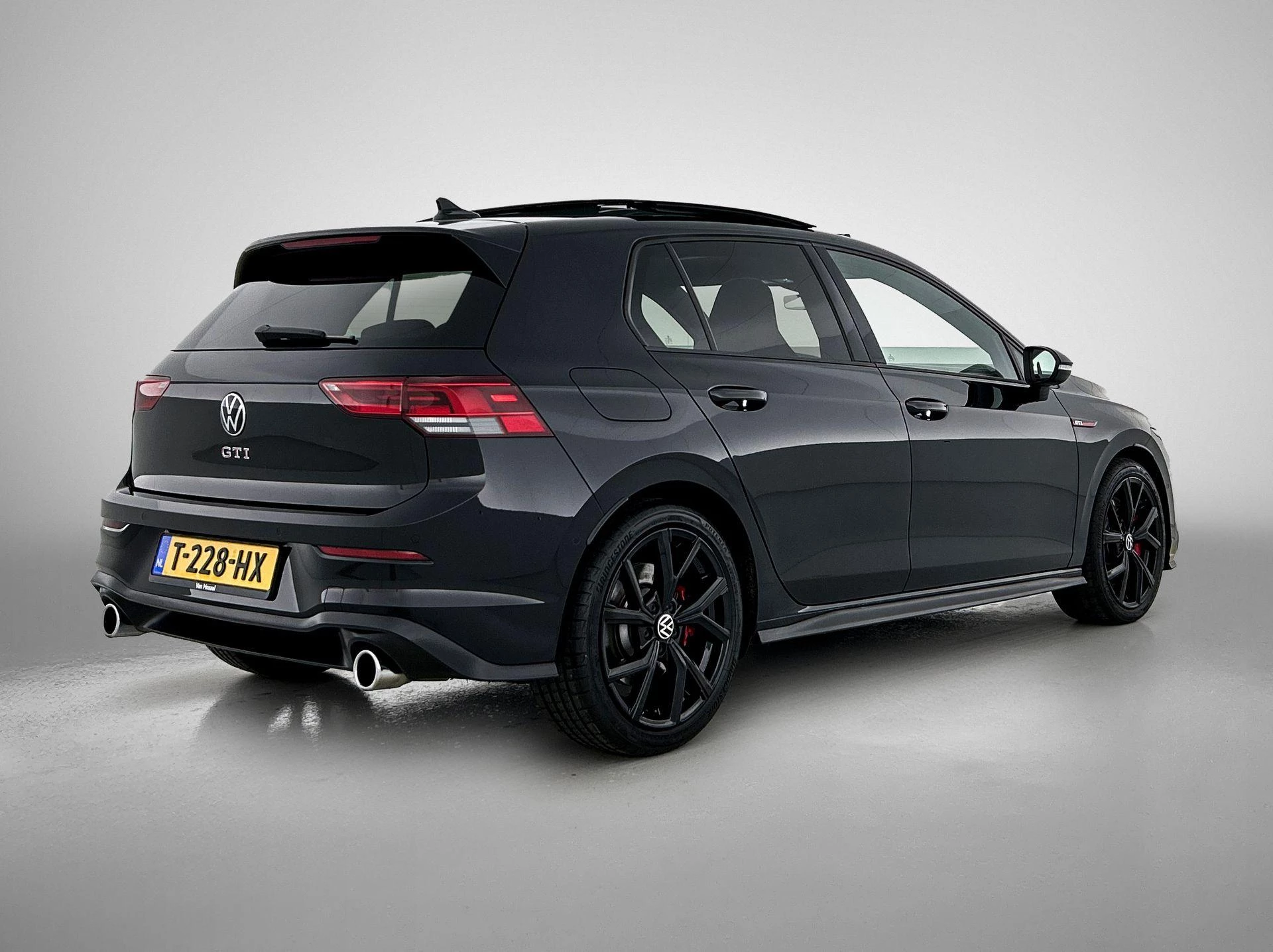 Volkswagen-Golf-image-3