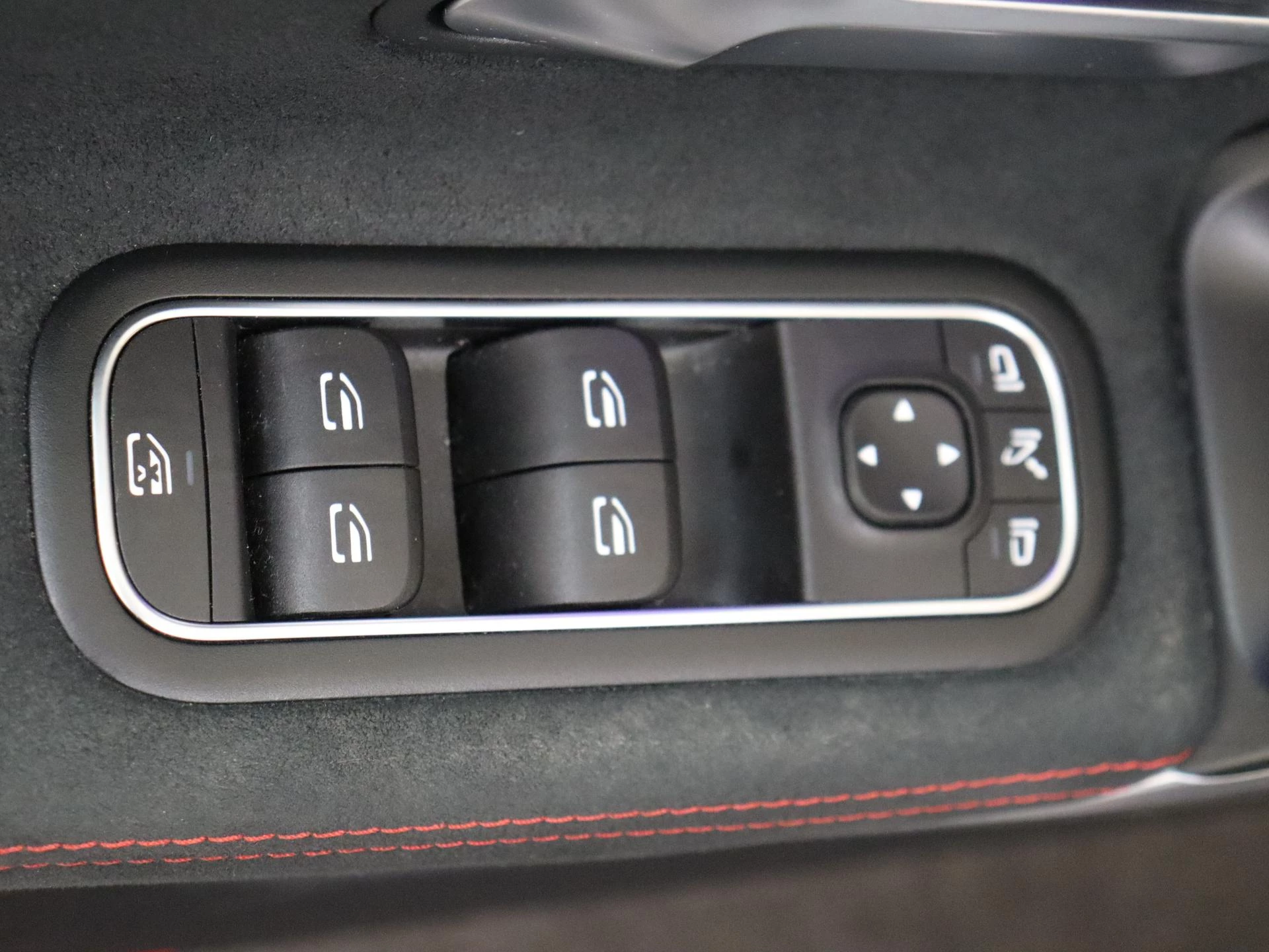 Mercedes-Benz-CLA-image-25