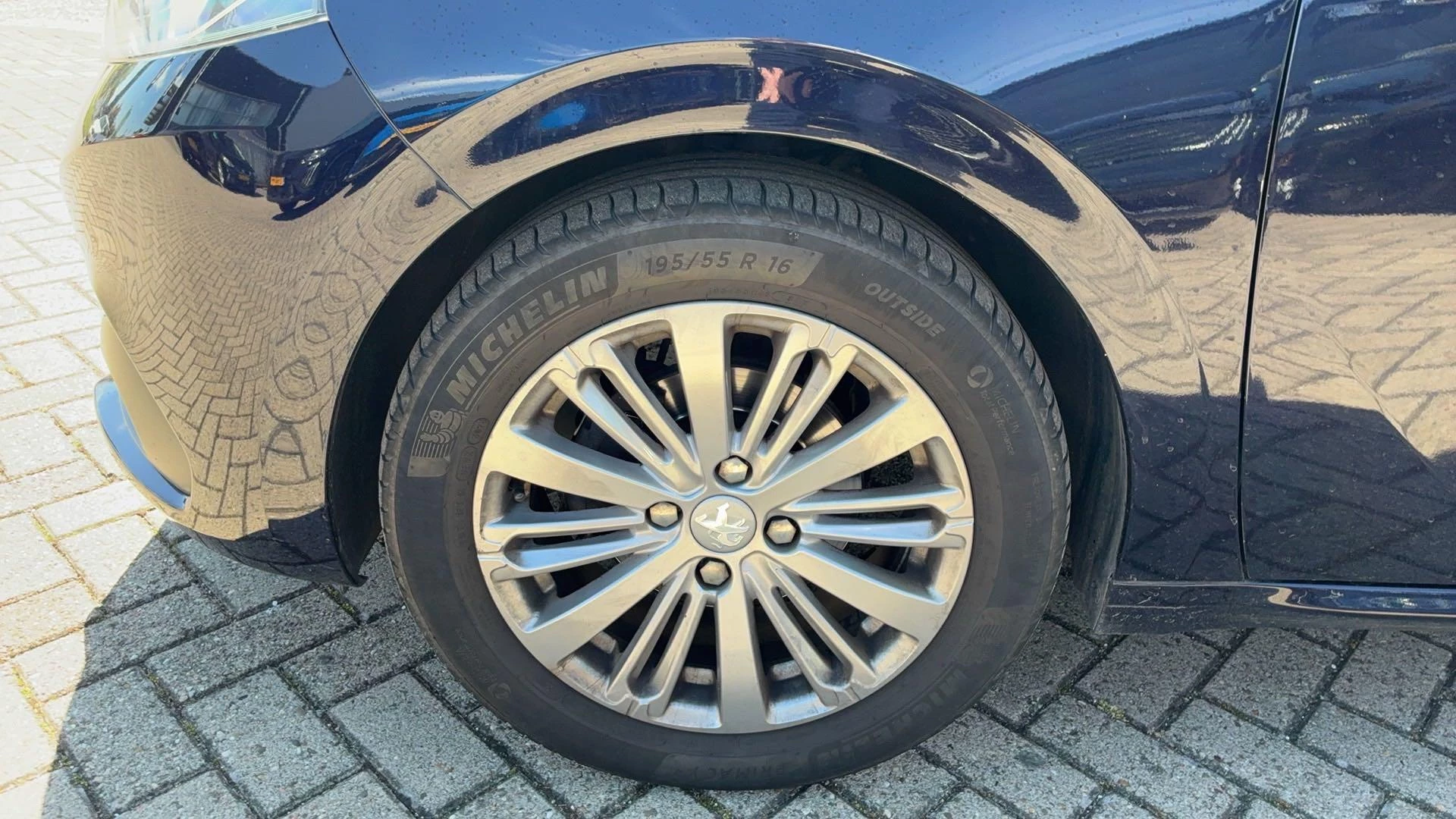 Peugeot 208 1.2 PureTech Blue Lease Executive