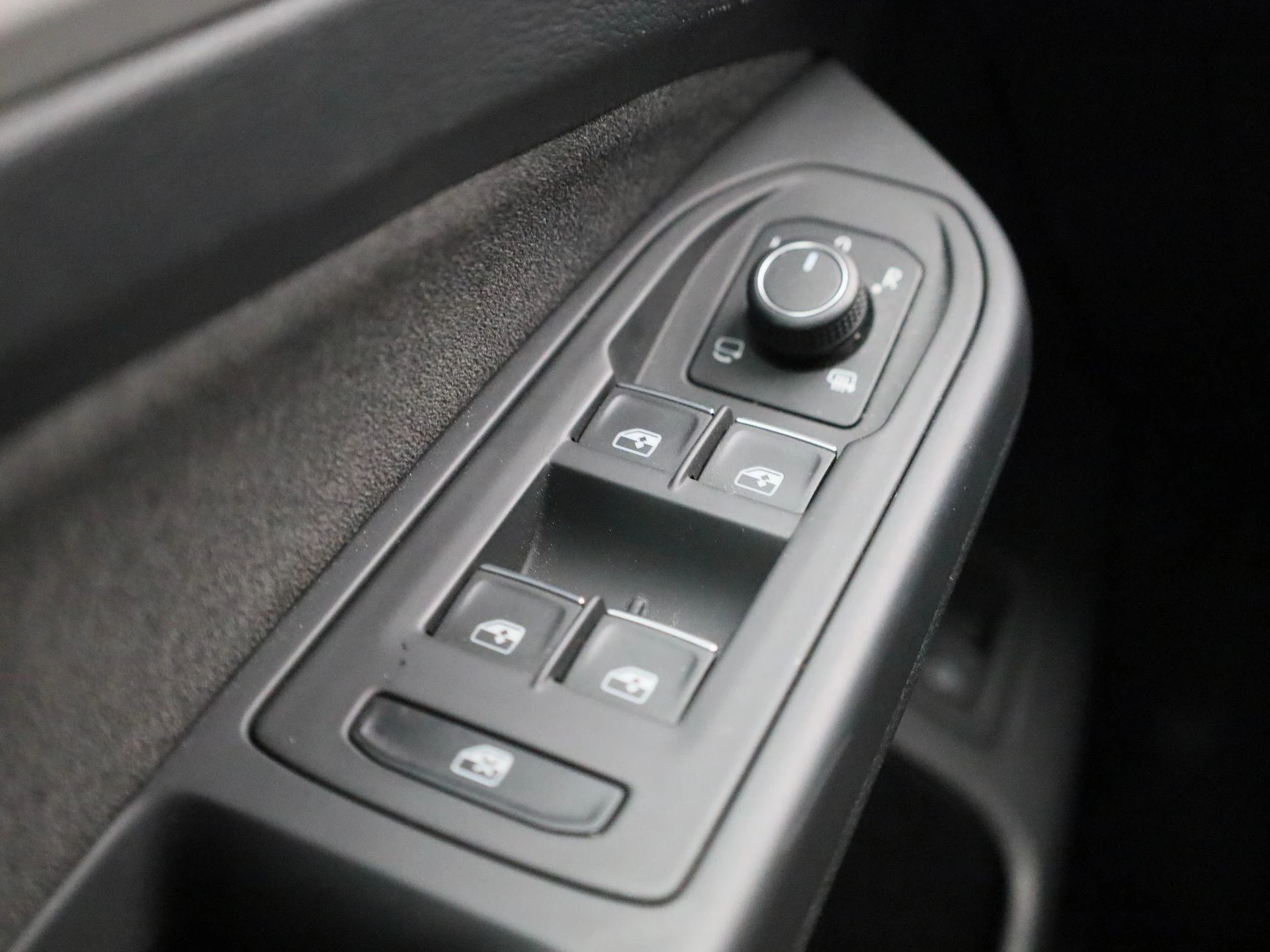 Volkswagen-Golf-image-29