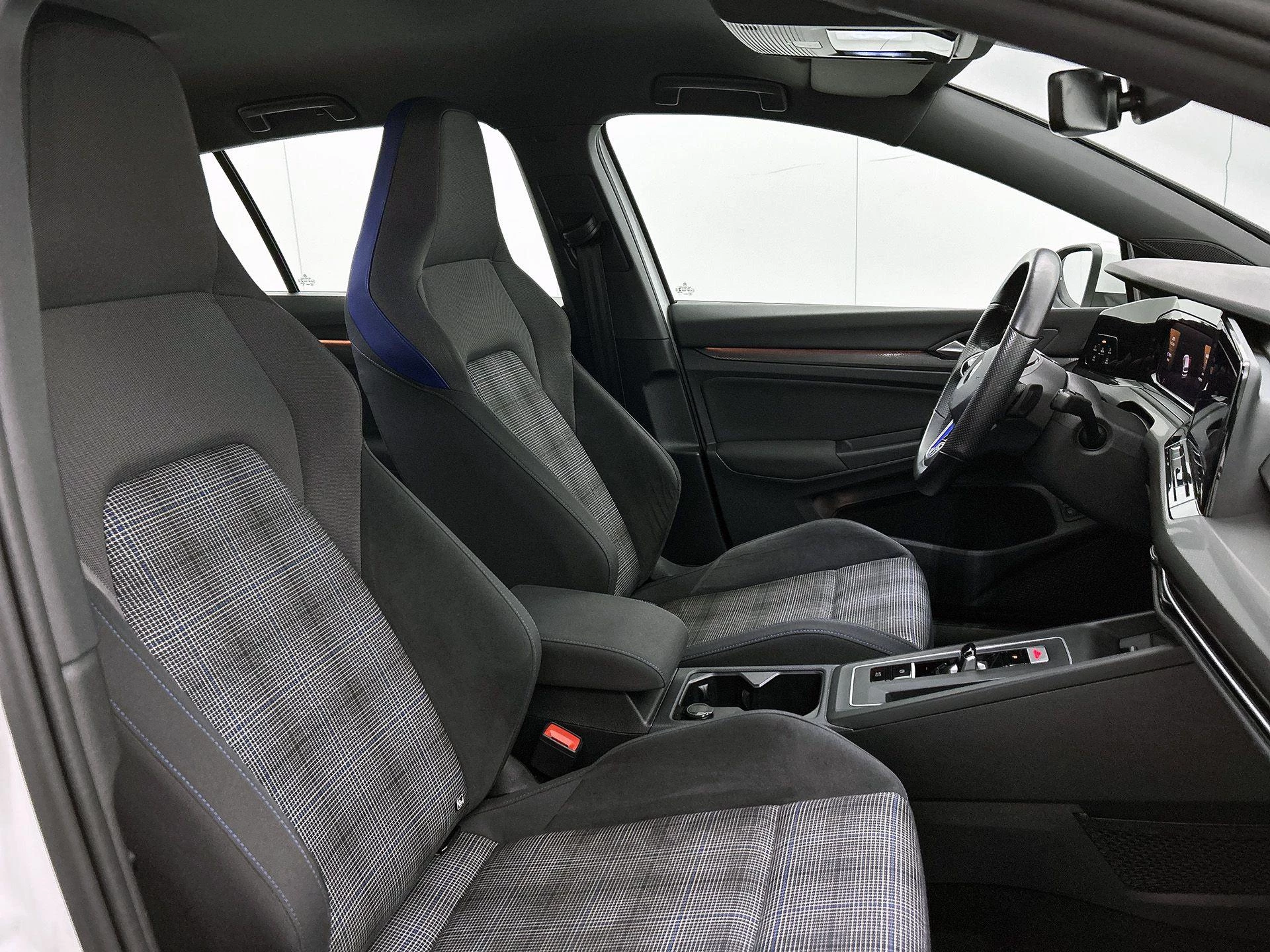 Volkswagen-Golf-image-31