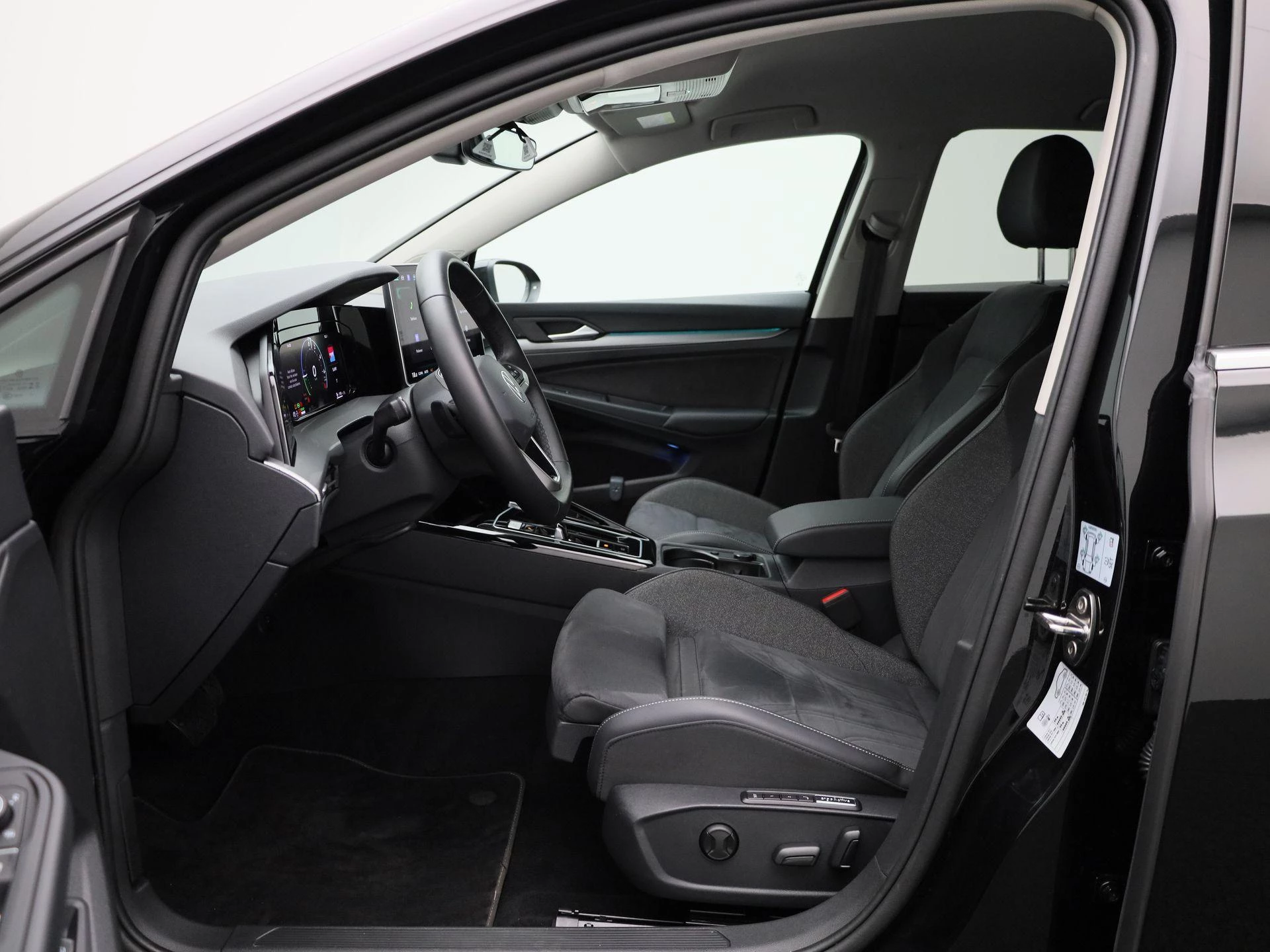 Volkswagen-Golf-image-8