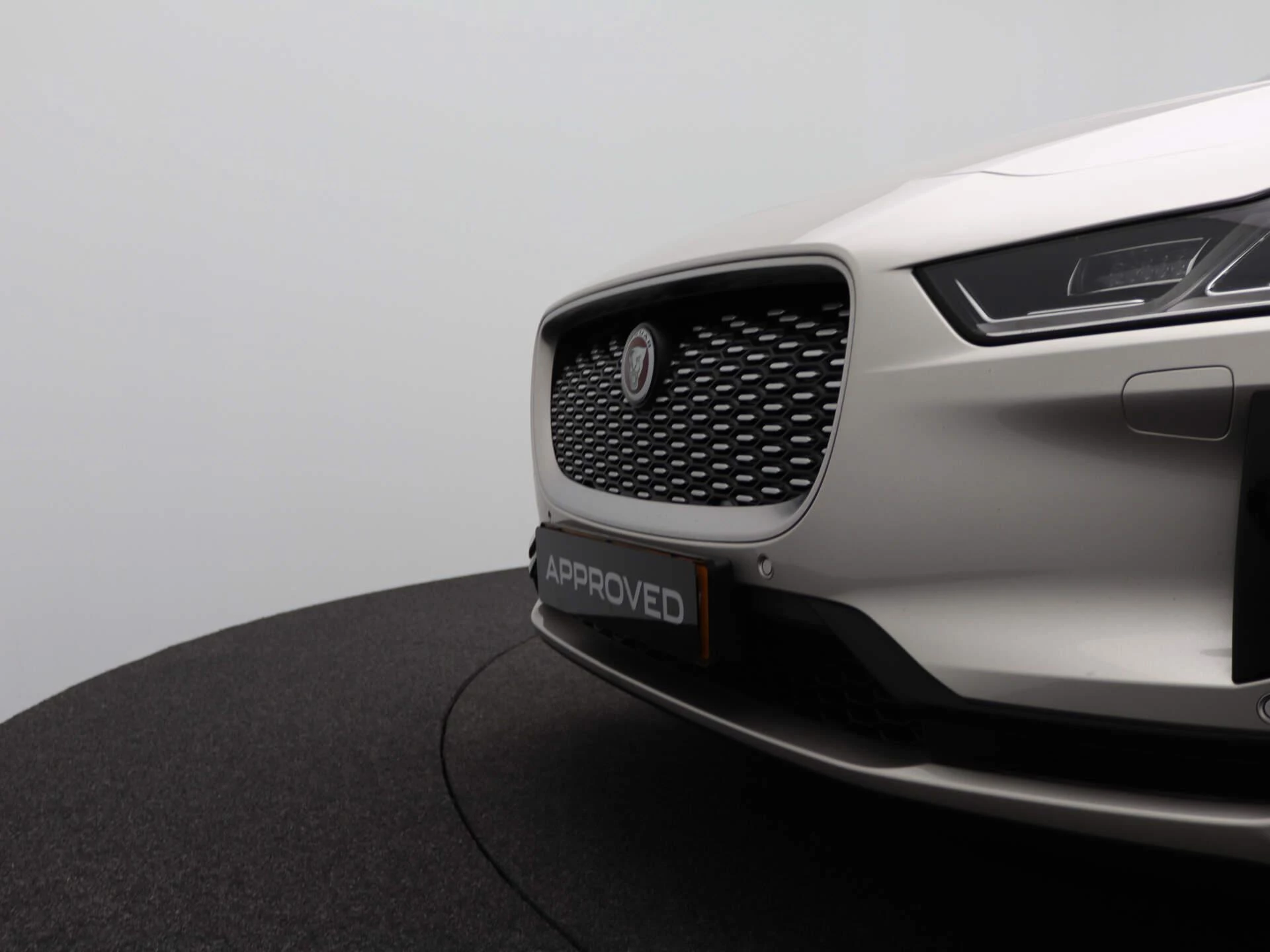 Jaguar-I-PACE-image-35