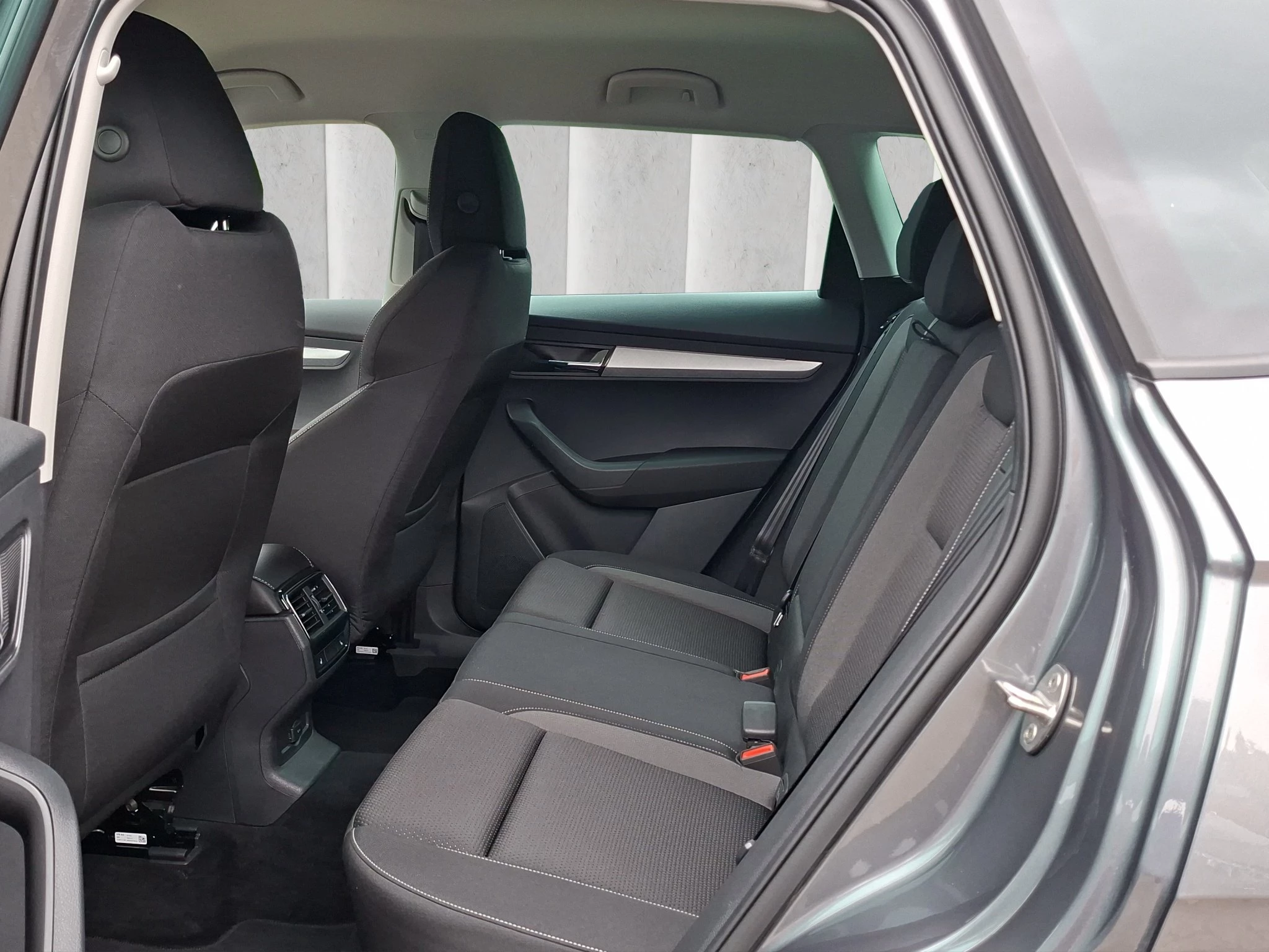 Škoda Karoq Tour 1.5 TSI ACT Aut. | LED | AHK | ACC | RFK | SHZ | LMF | Navi