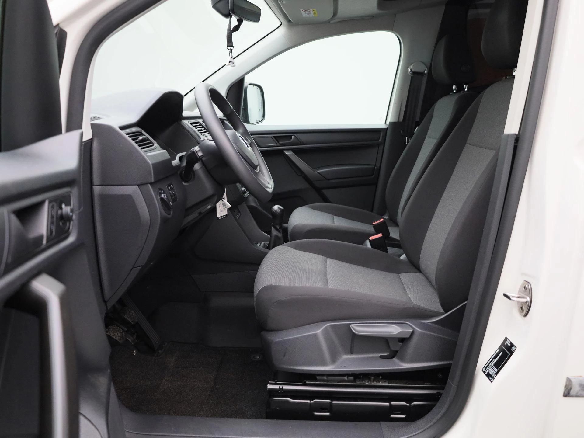 Volkswagen-Caddy-image-10