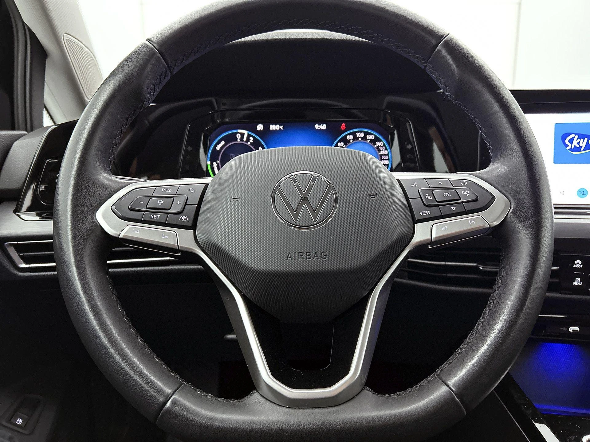 Volkswagen-Golf-image-30