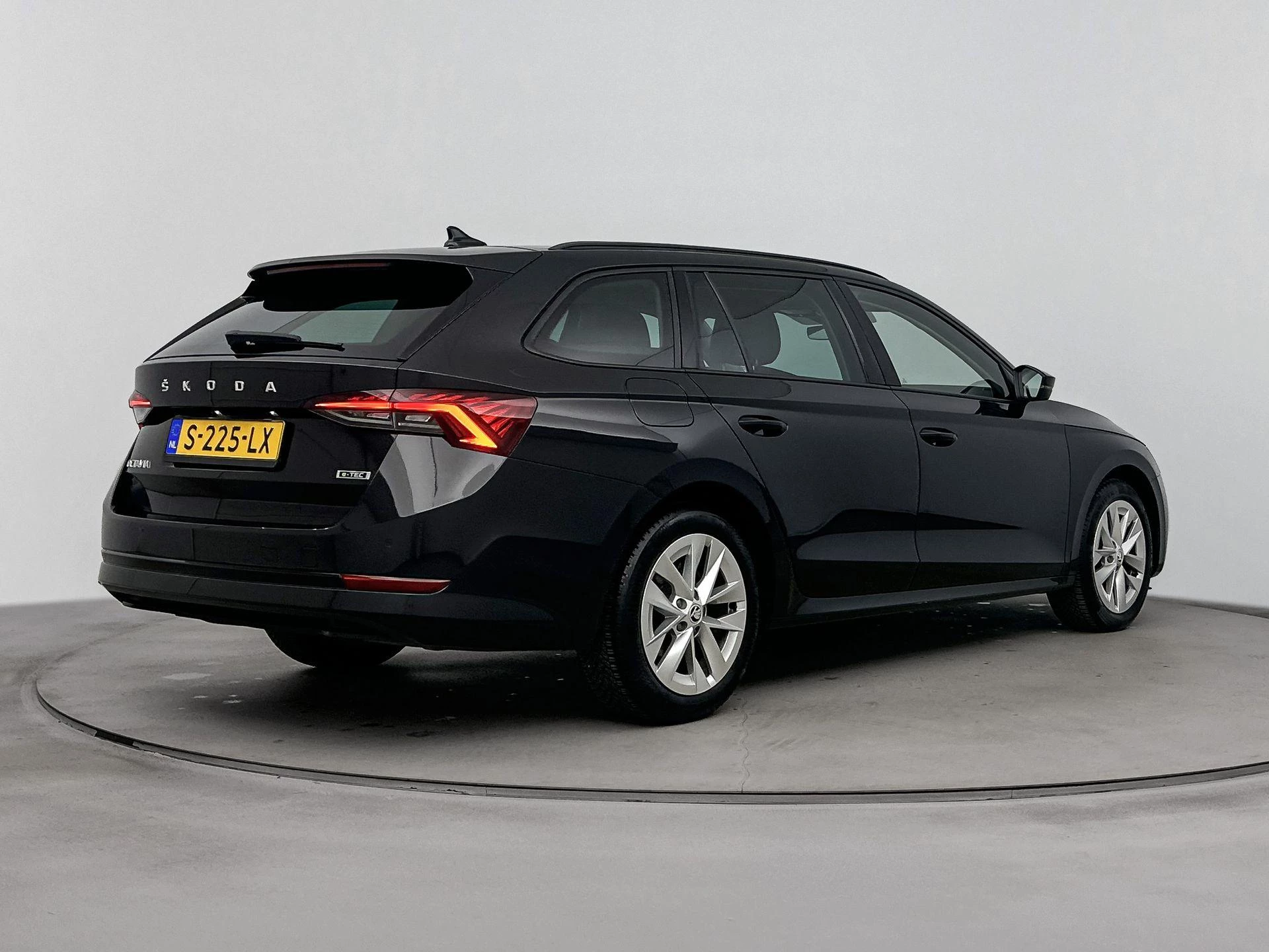 Škoda Octavia Combi 1.0 e-TSI Business Edition