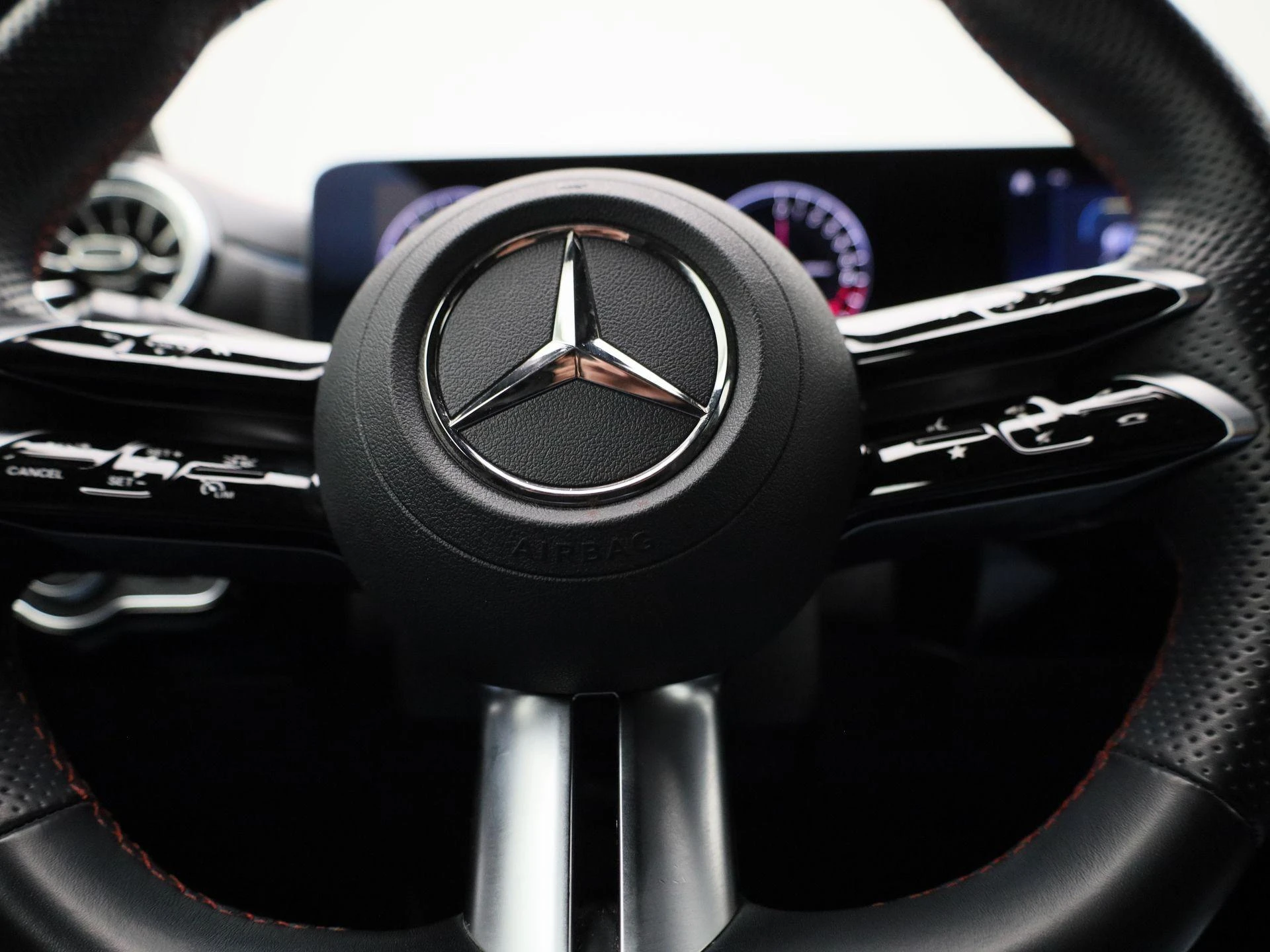 Mercedes-Benz-CLA-image-31